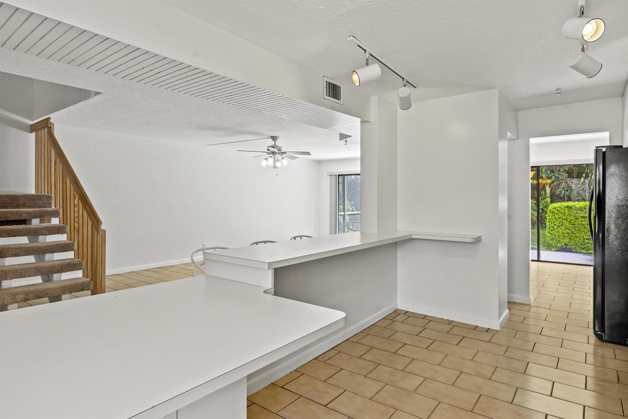 9713 N New River Canal Road 304