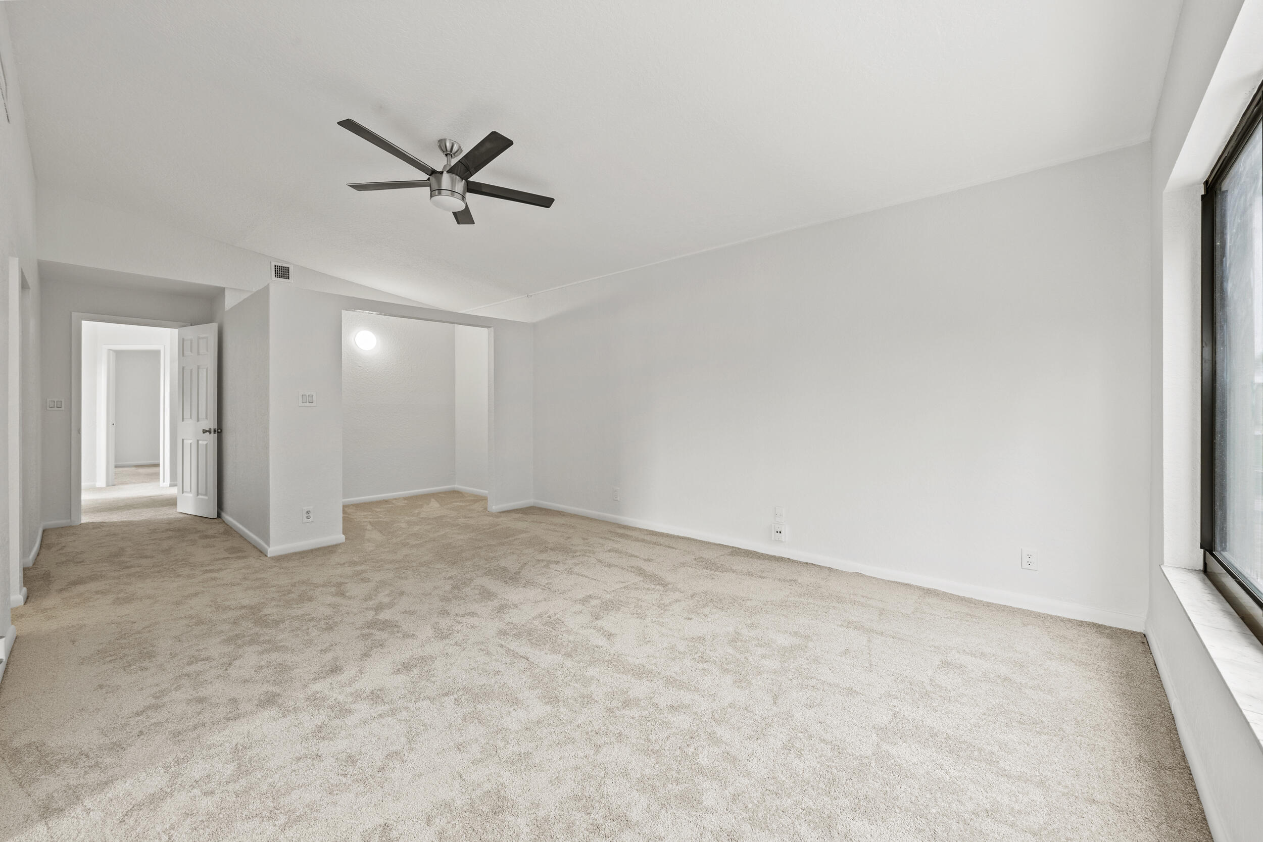 9713 N New River Canal Road 304