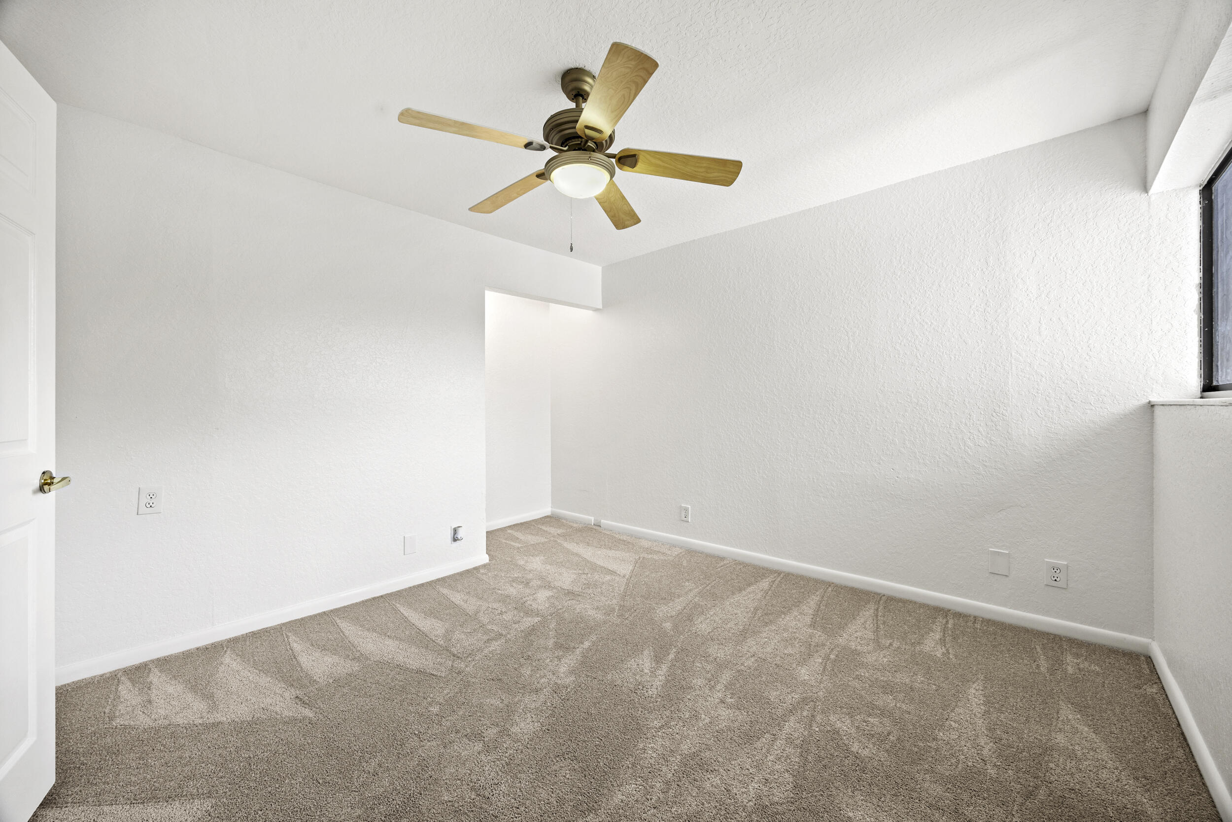 9713 N New River Canal Road 304