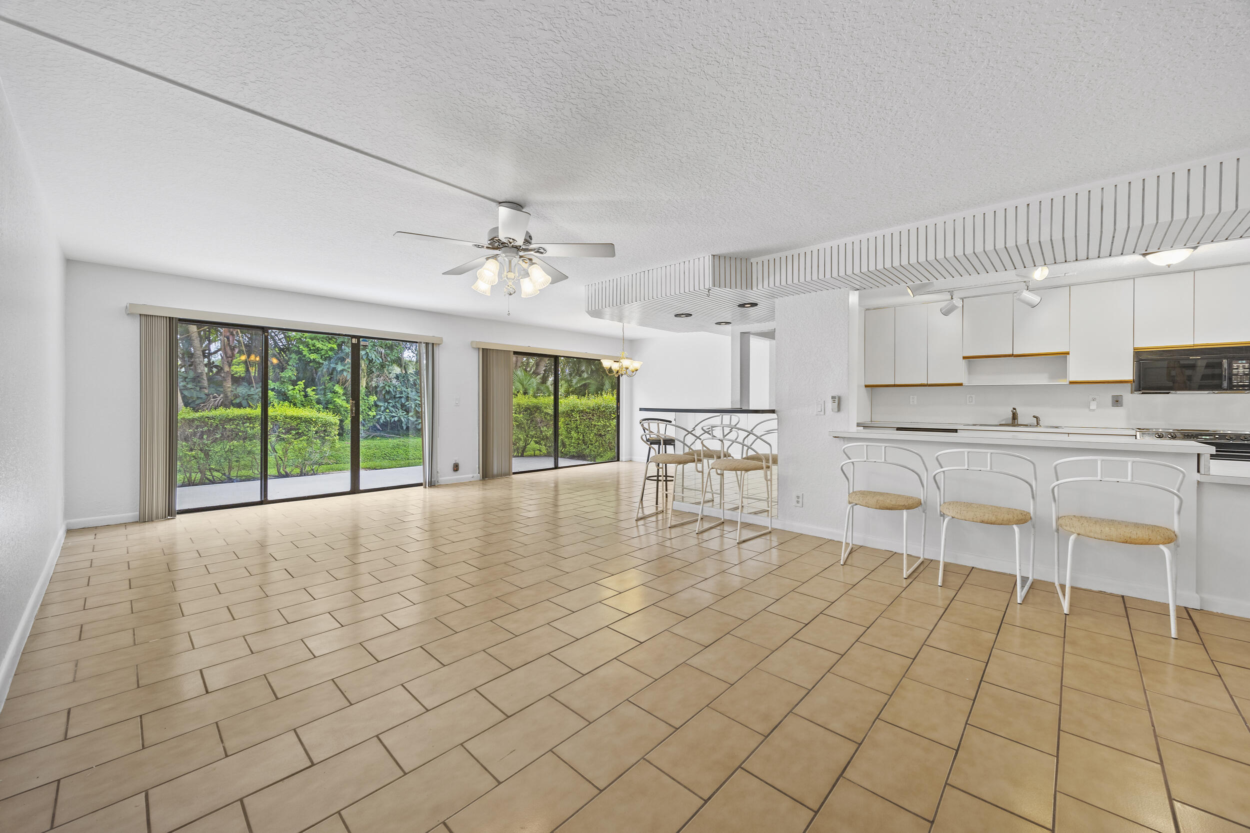 9713 N New River Canal Road 304