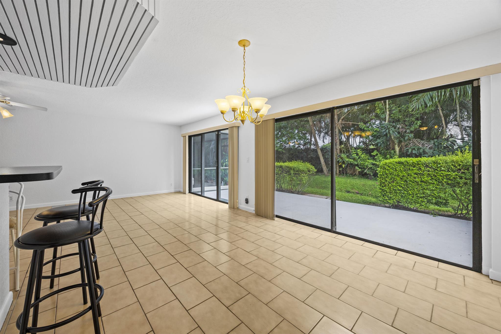 9713 N New River Canal Road 304