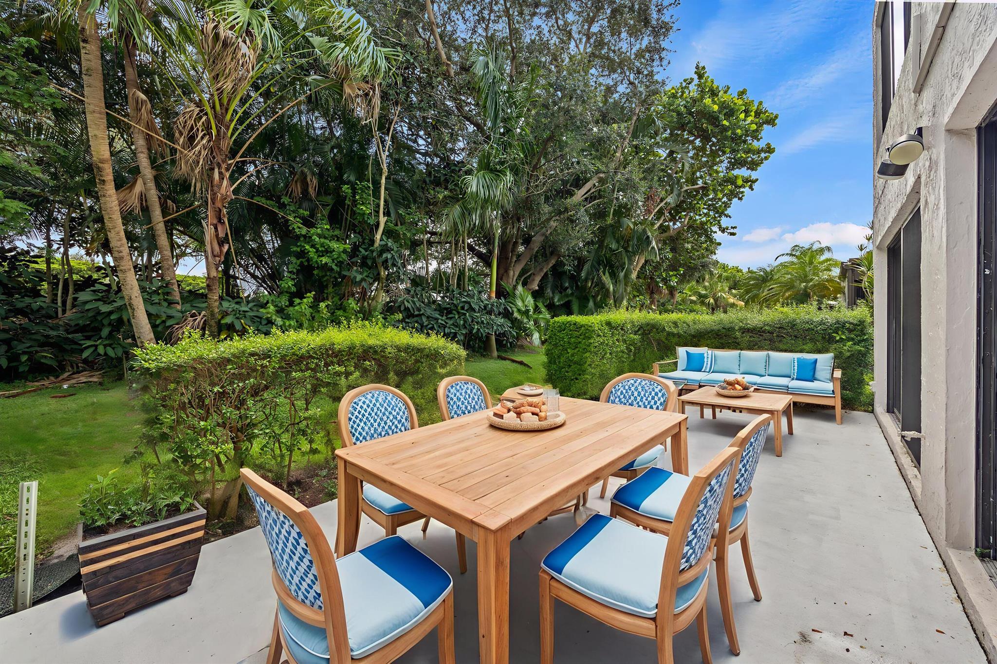 9713 N New River Canal Road 304