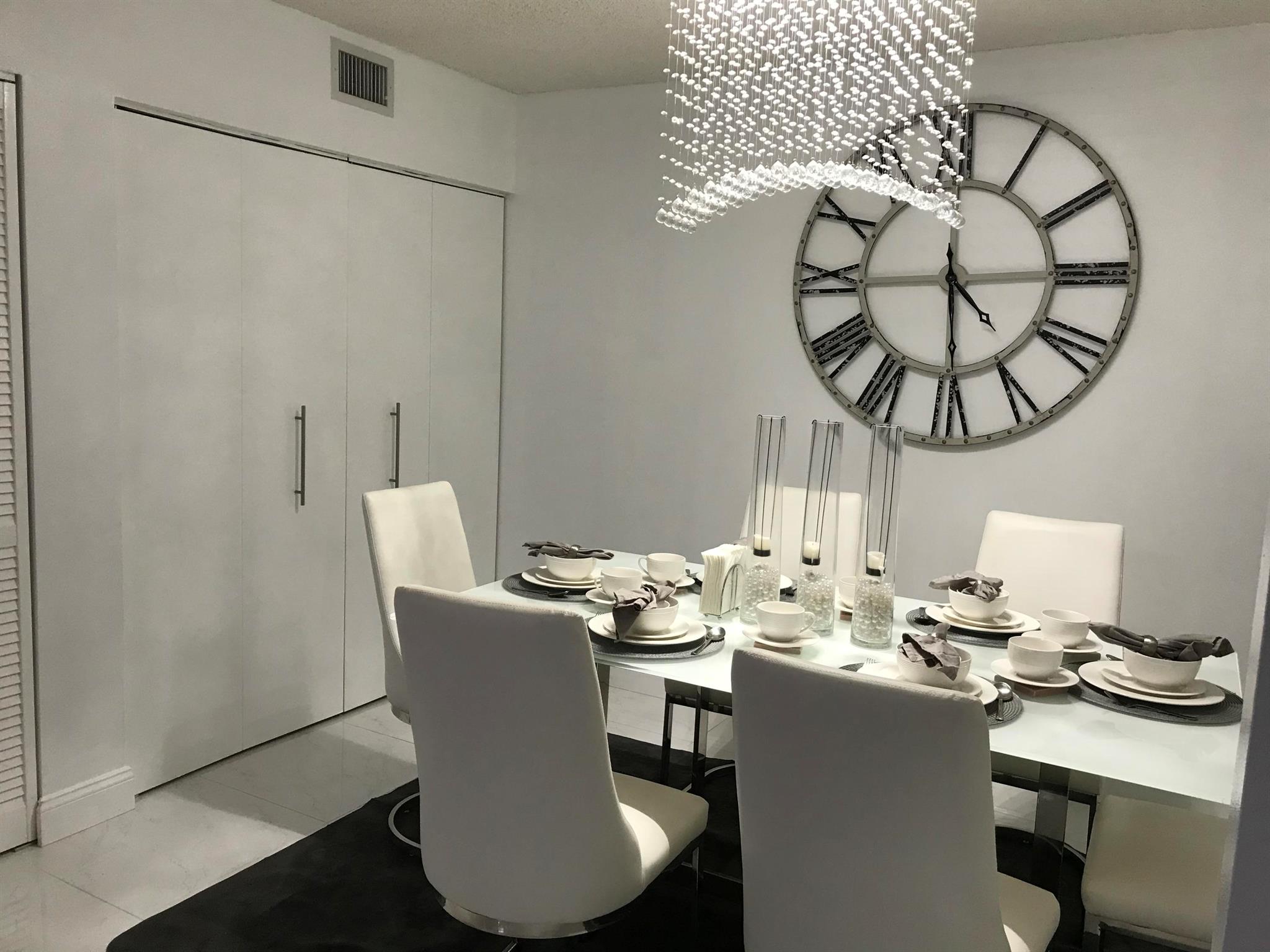 5130 Las Verdes 211 Circle 211