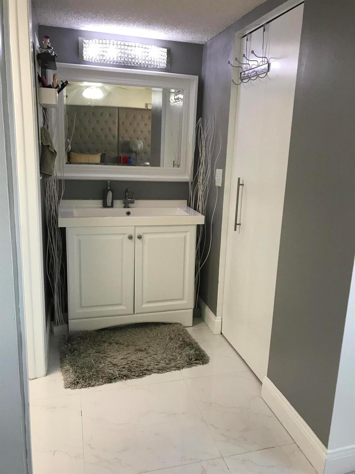 5130 Las Verdes 211 Circle 211