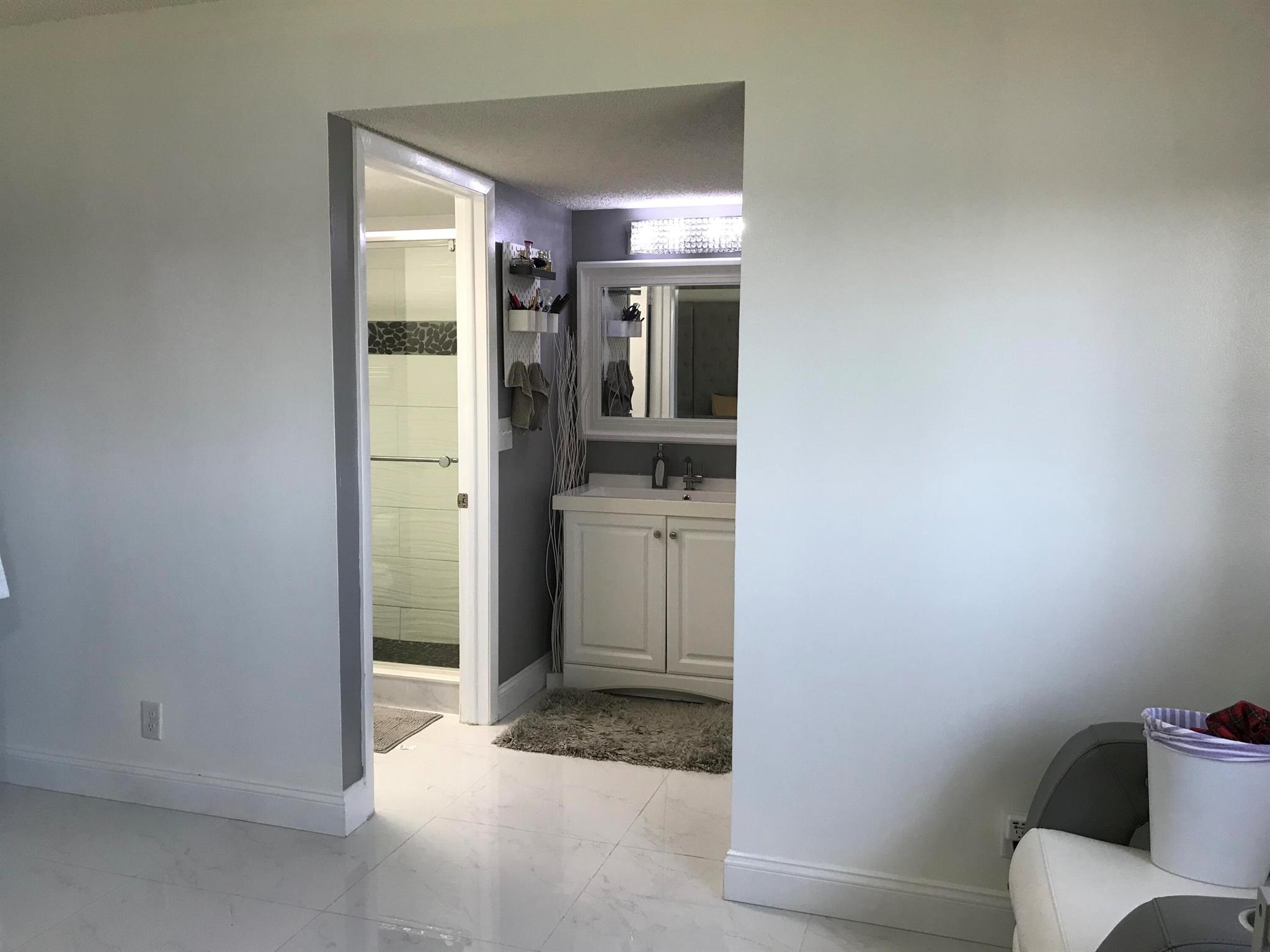 5130 Las Verdes 211 Circle 211