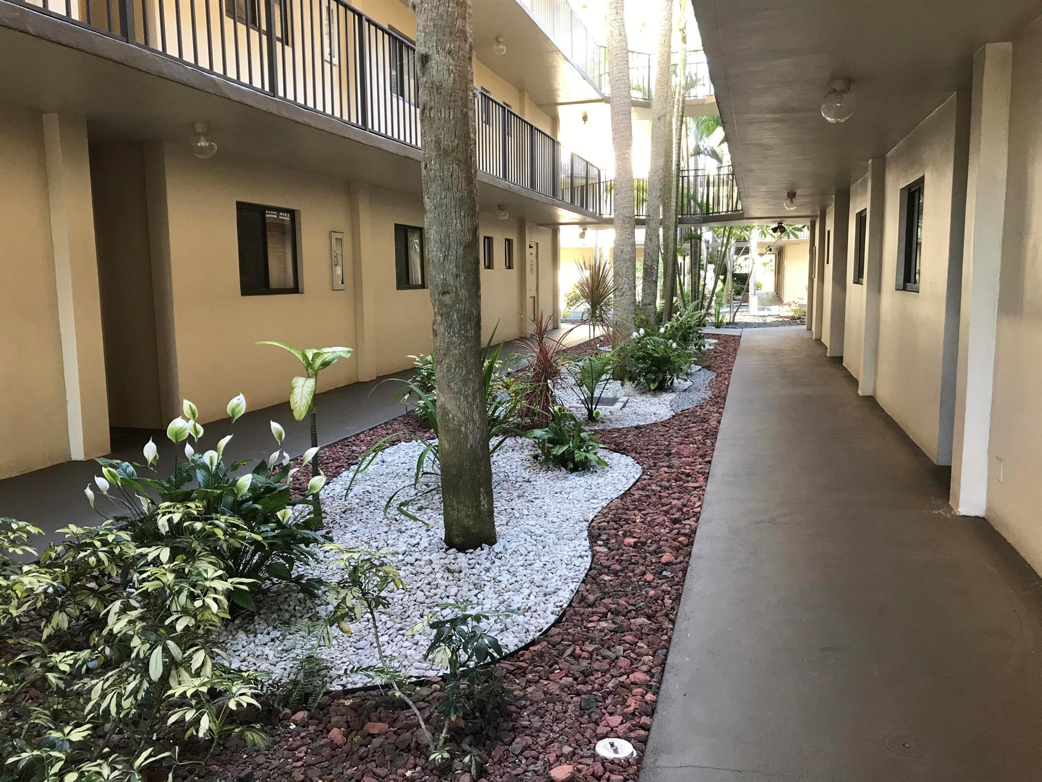 5130 Las Verdes 211 Circle 211