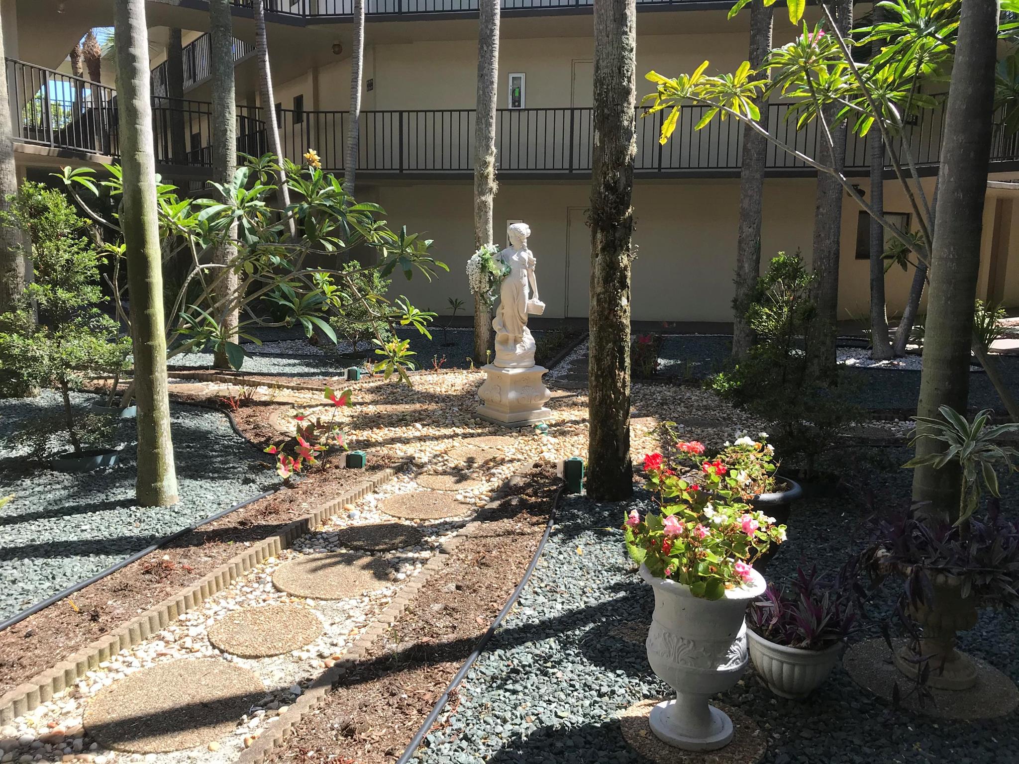 5130 Las Verdes 211 Circle 211