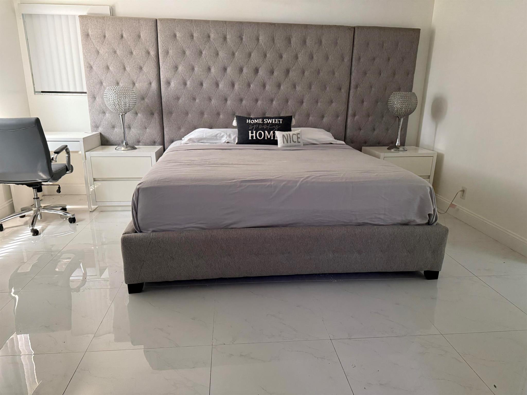 5130 Las Verdes 211 Circle 211