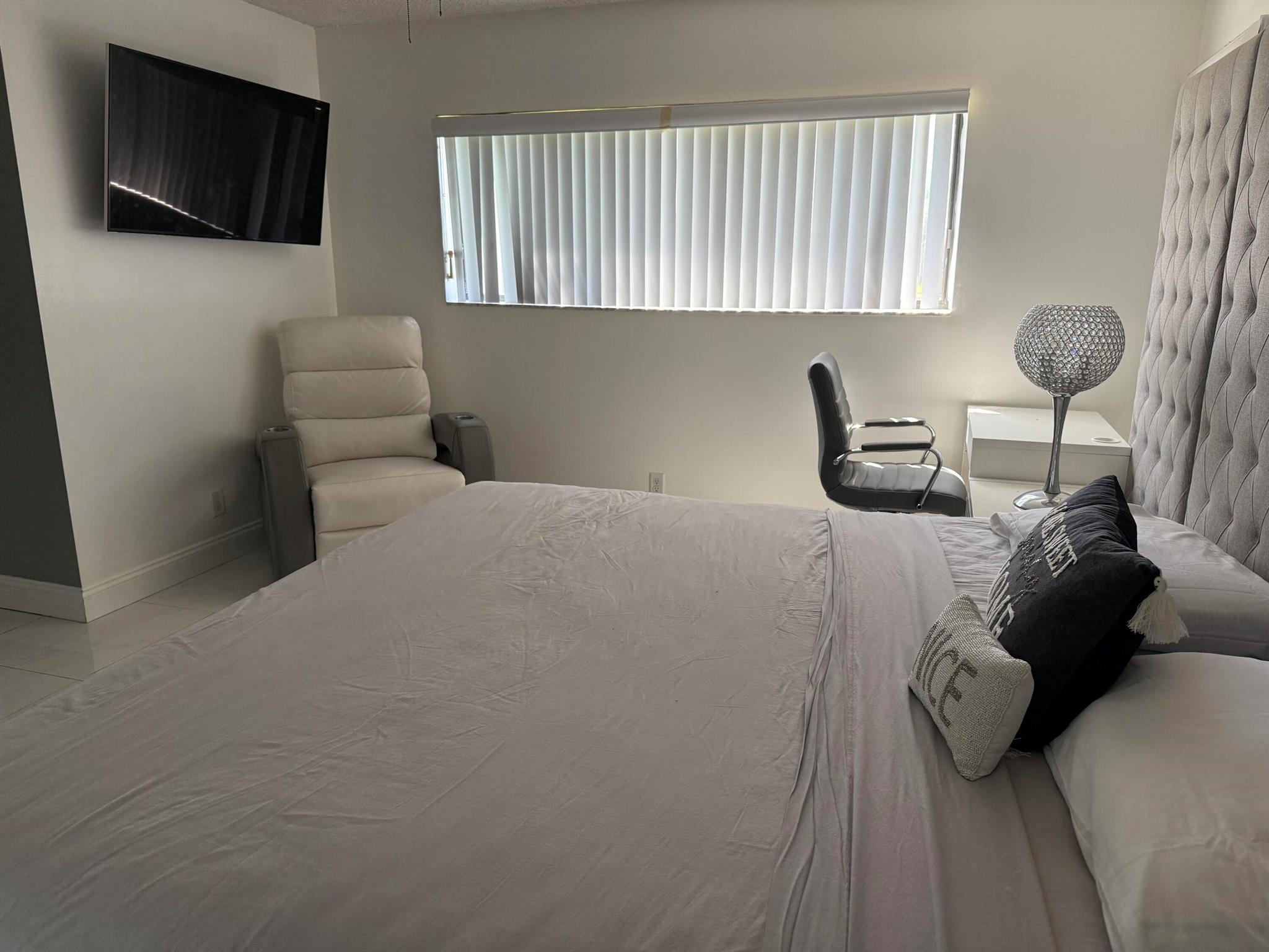 5130 Las Verdes 211 Circle 211