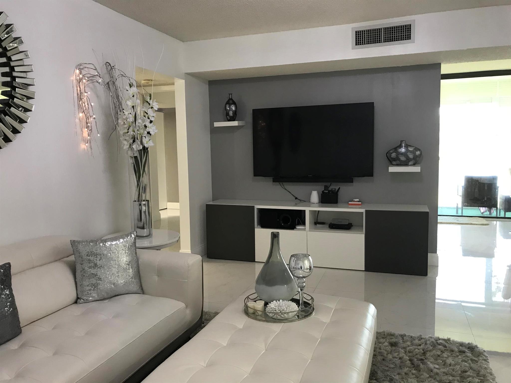 5130 Las Verdes 211 Circle 211