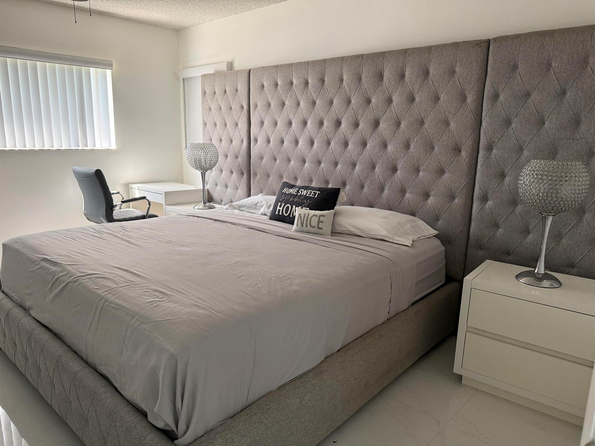 5130 Las Verdes 211 Circle 211