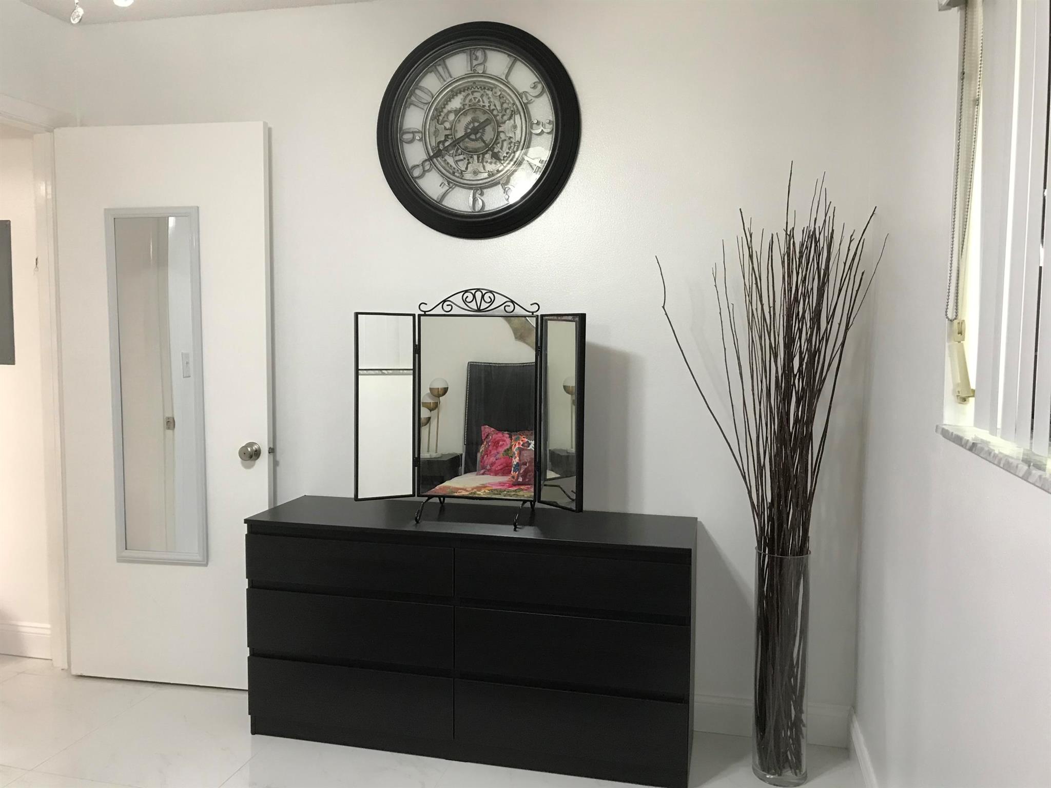 5130 Las Verdes 211 Circle 211