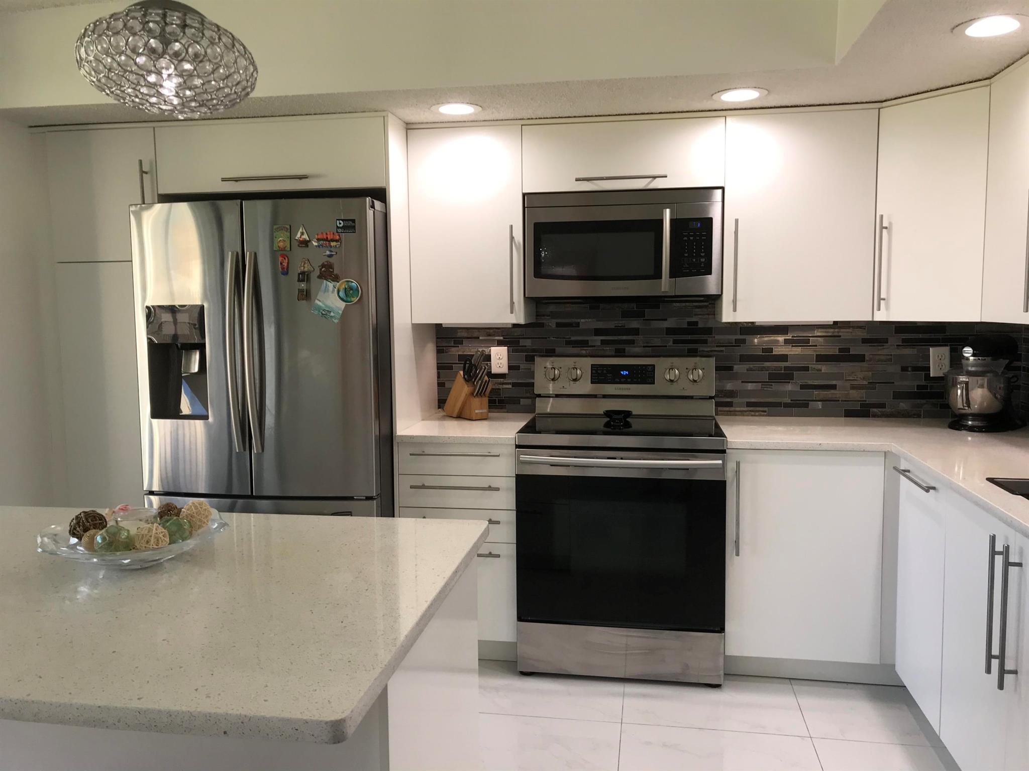 5130 Las Verdes 211 Circle 211