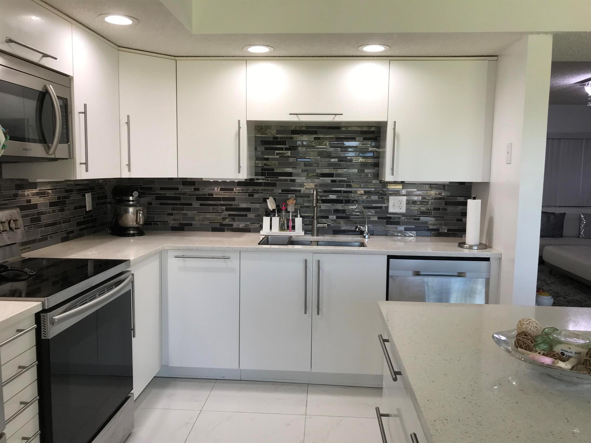 5130 Las Verdes 211 Circle 211