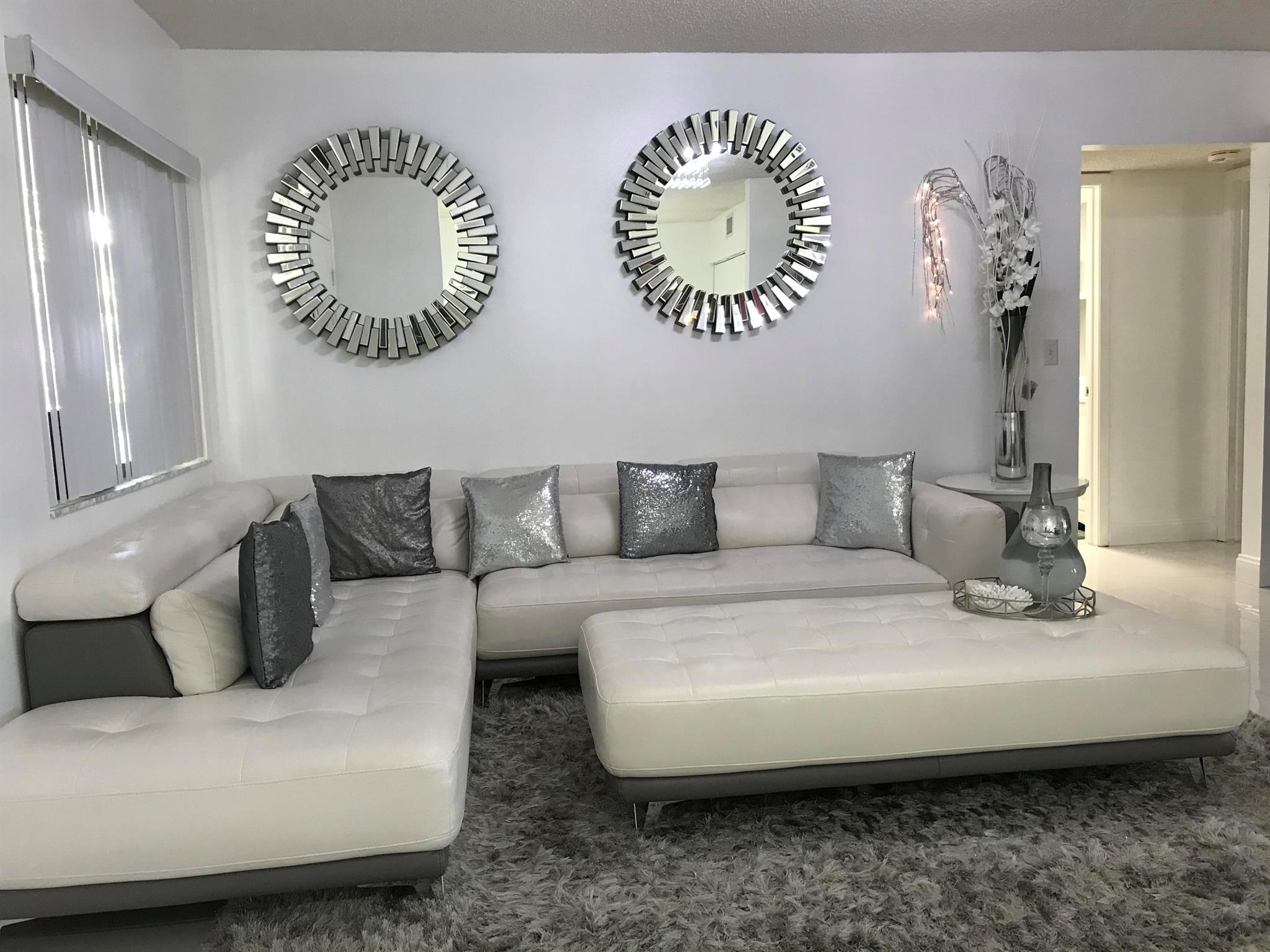 5130 Las Verdes 211 Circle 211