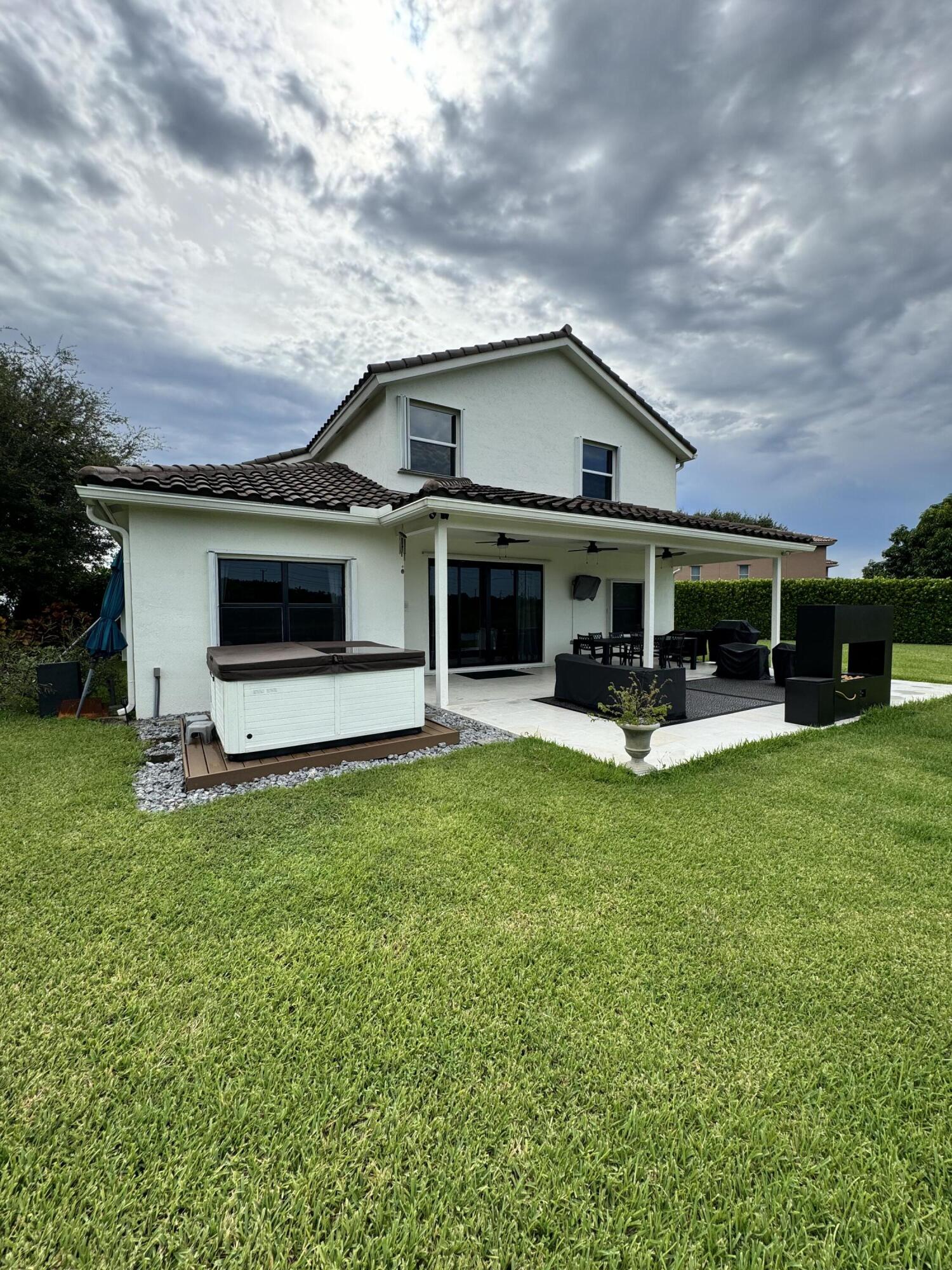 11137 Grandview Manor, Wellington