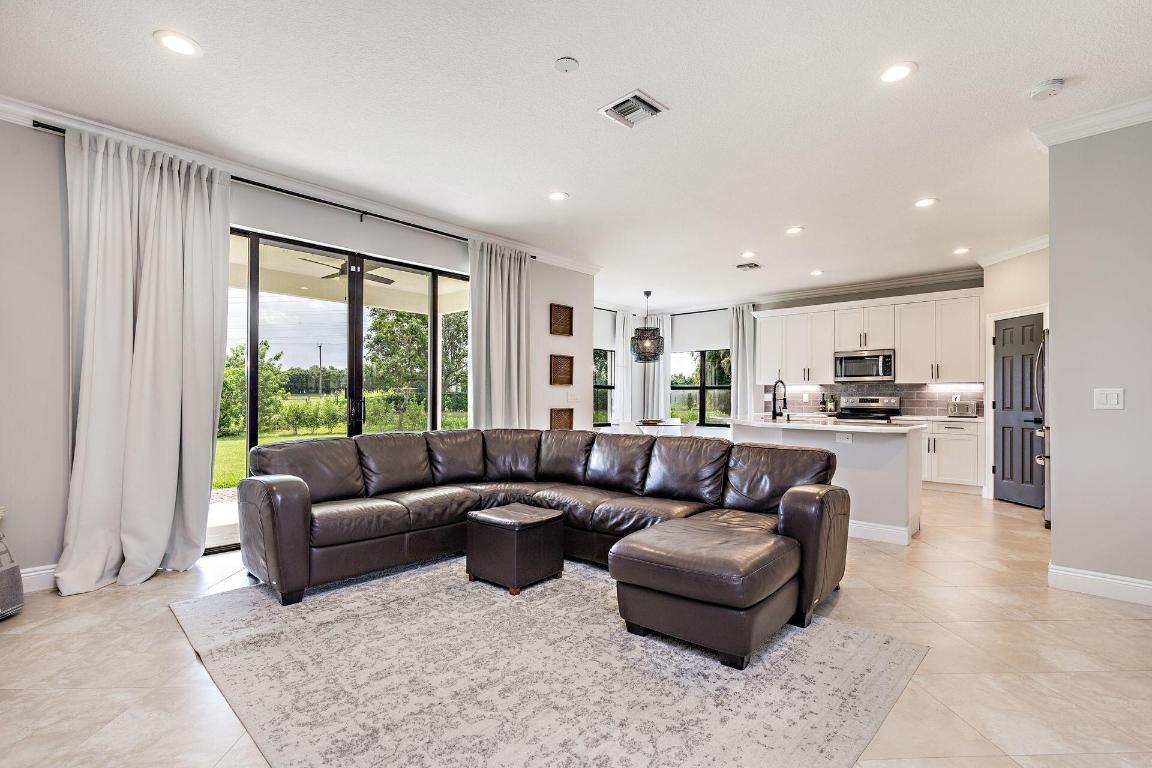 11137 Grandview Manor, Wellington