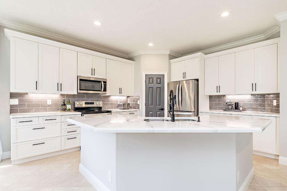 11137 Grandview Manor, Wellington