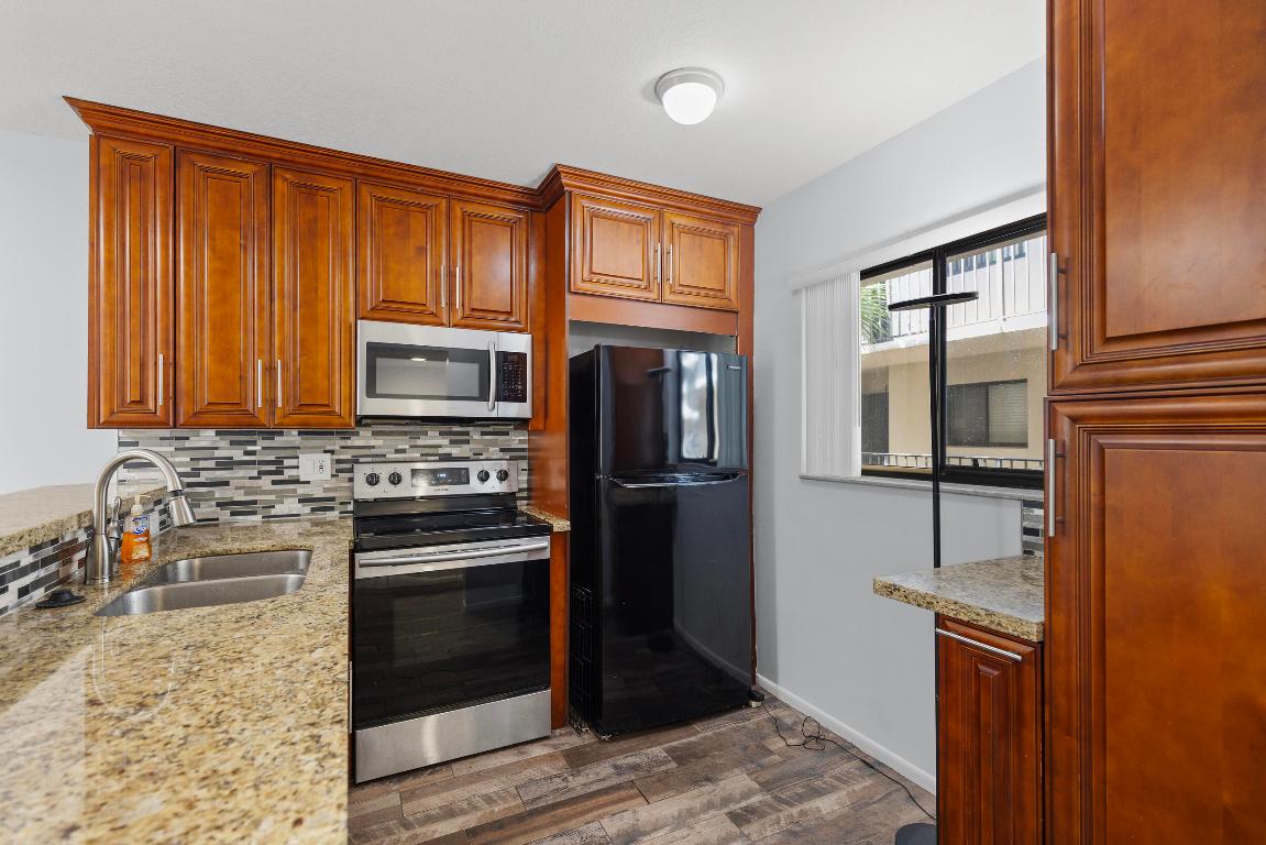 5280 Las Verdes Circle 216