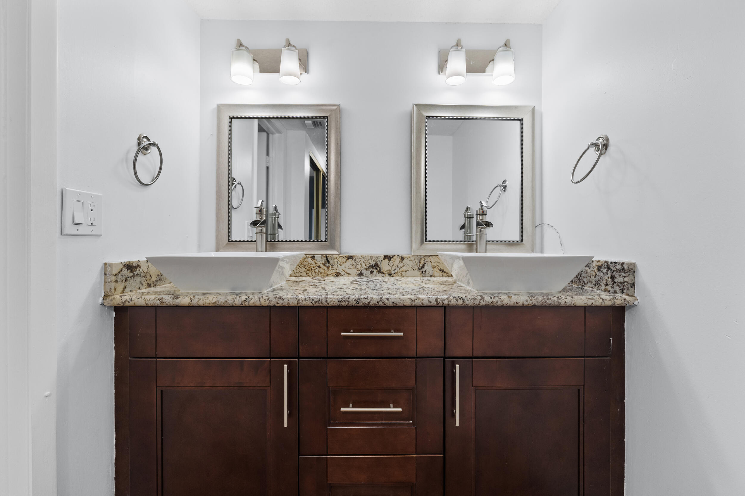 5280 Las Verdes Circle 216