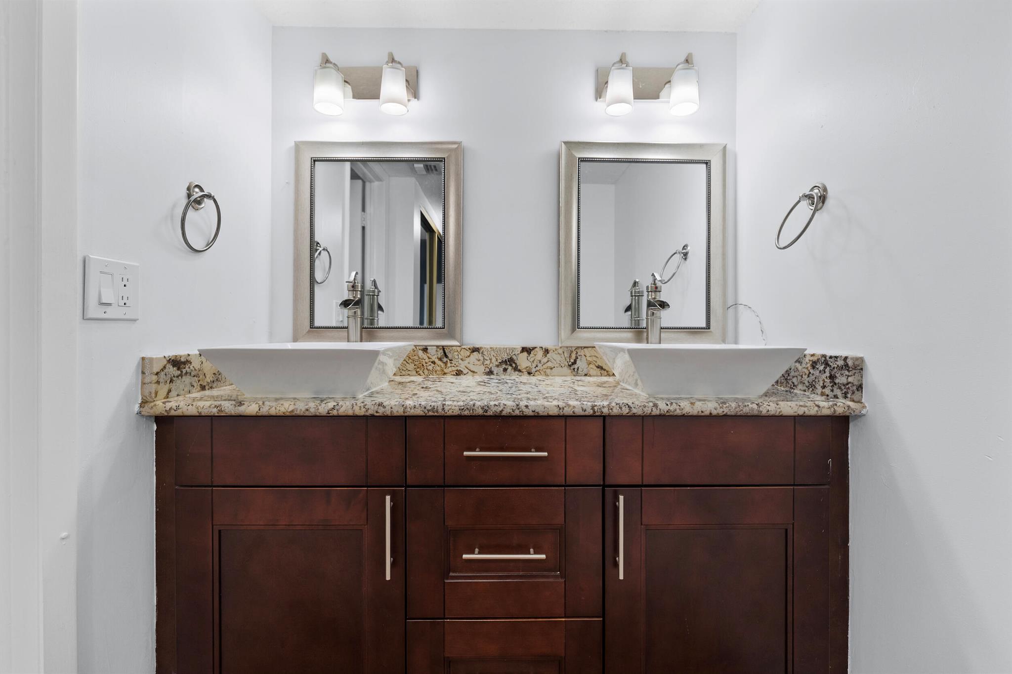 5280 Las Verdes Circle 216