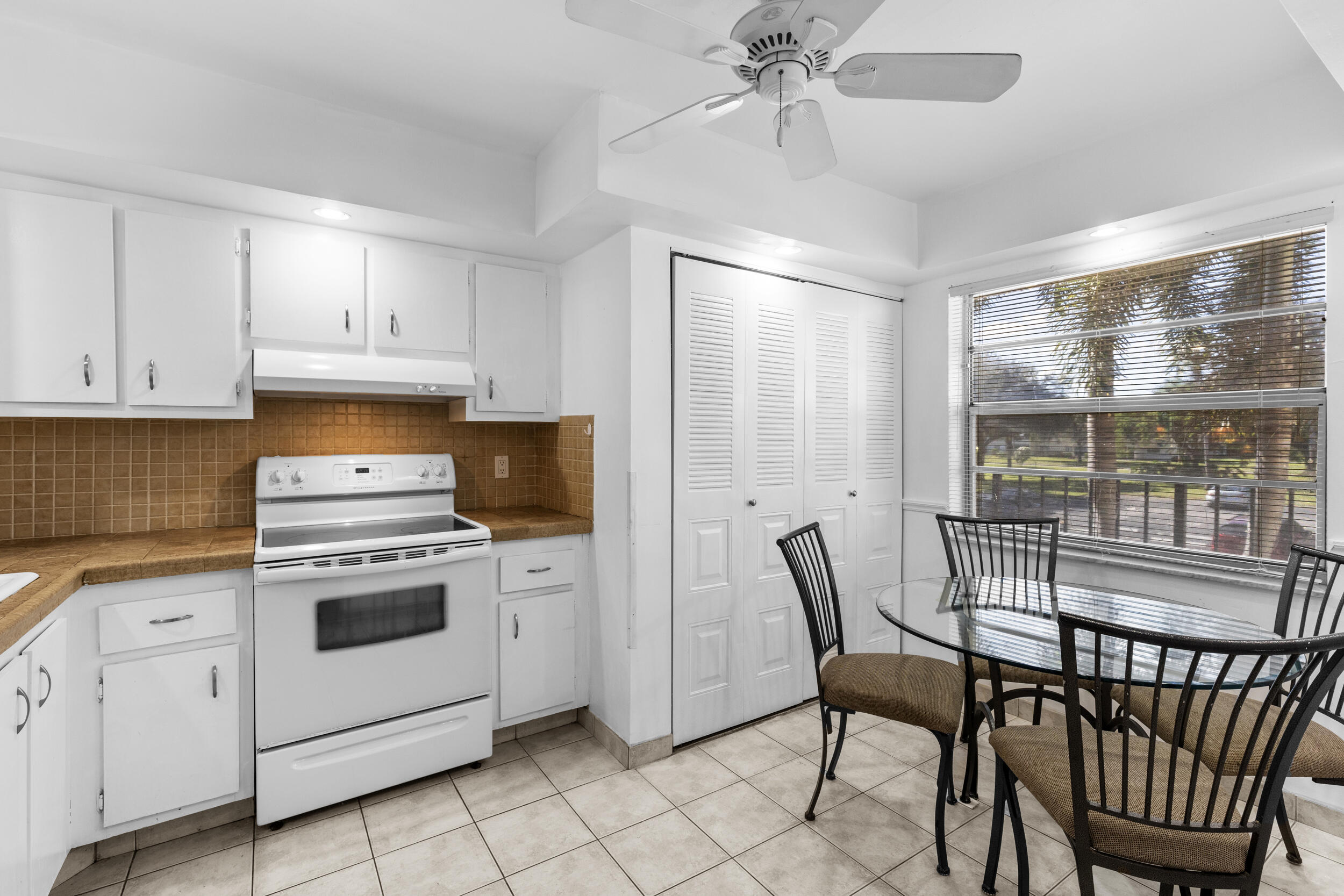27 Abbey Lane 205