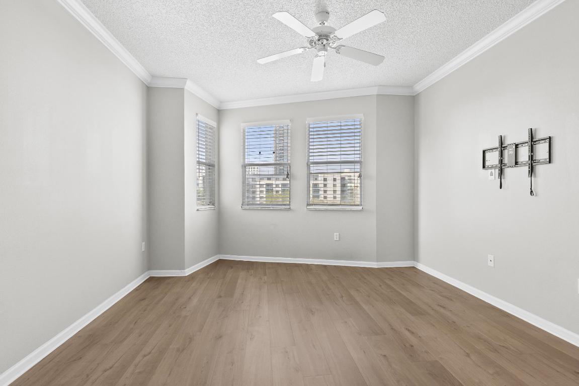 533 NE 3rd Avenue 540