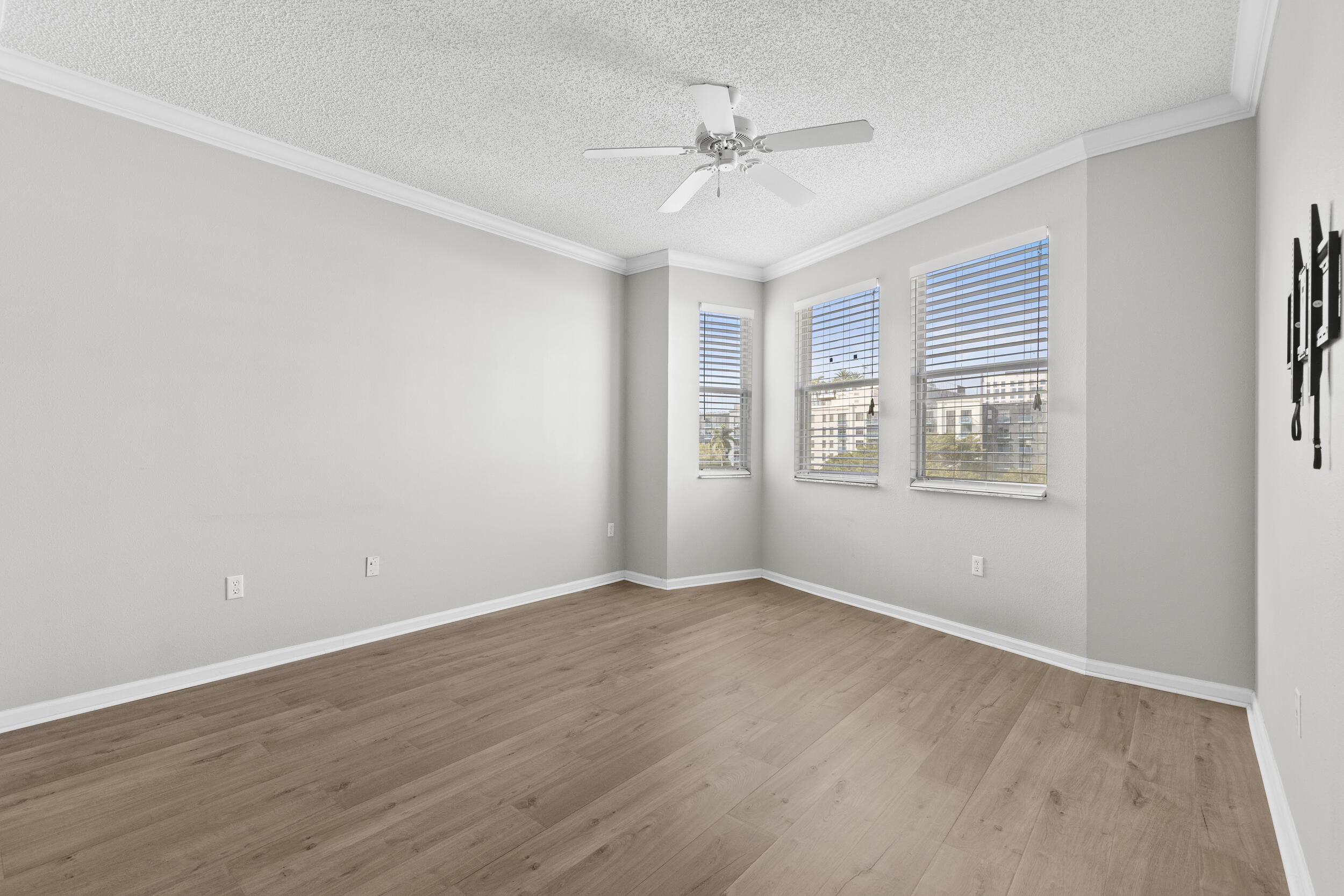 533 NE 3rd Avenue 540
