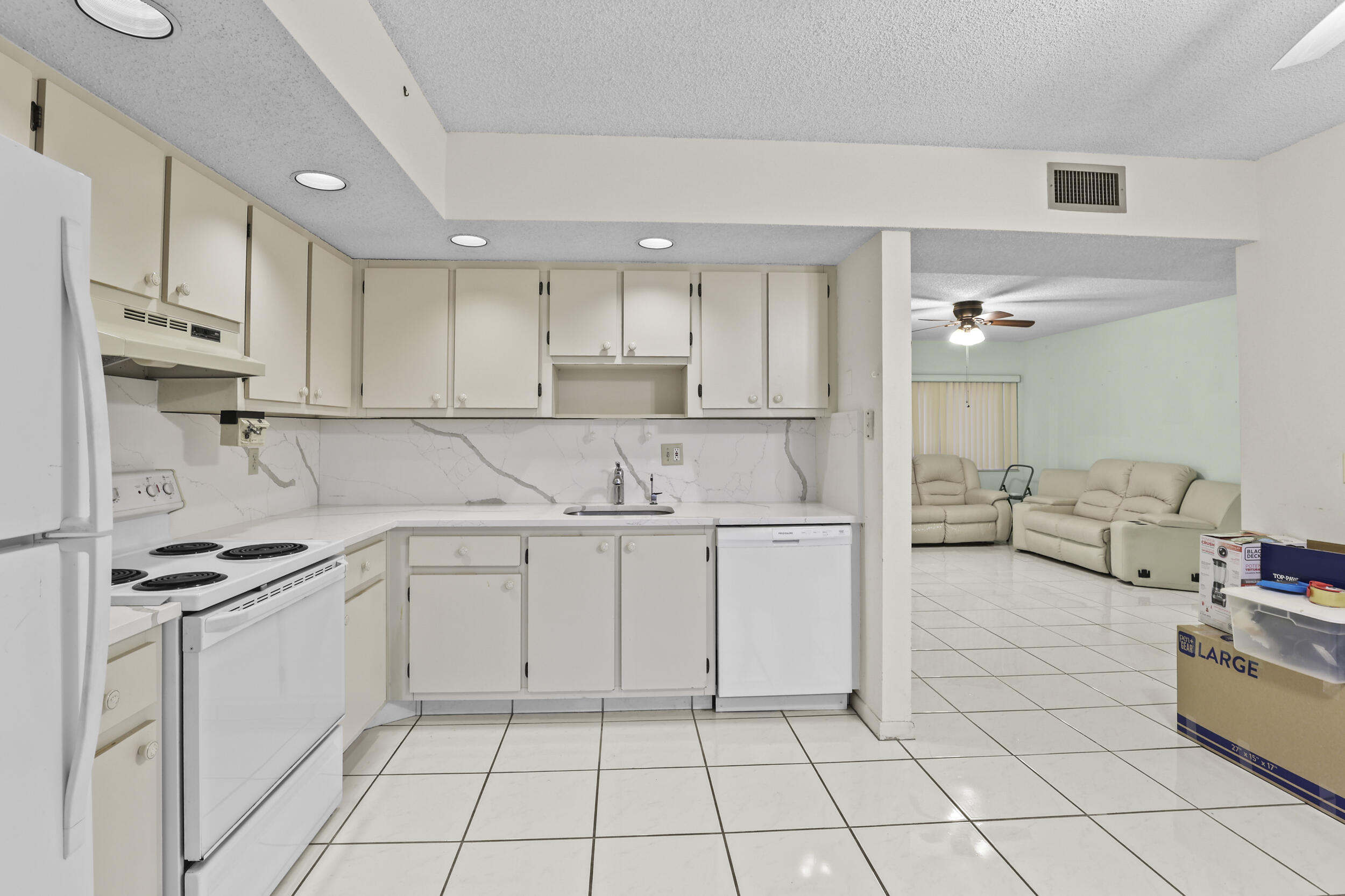 5280 Las Verdes Circle 219