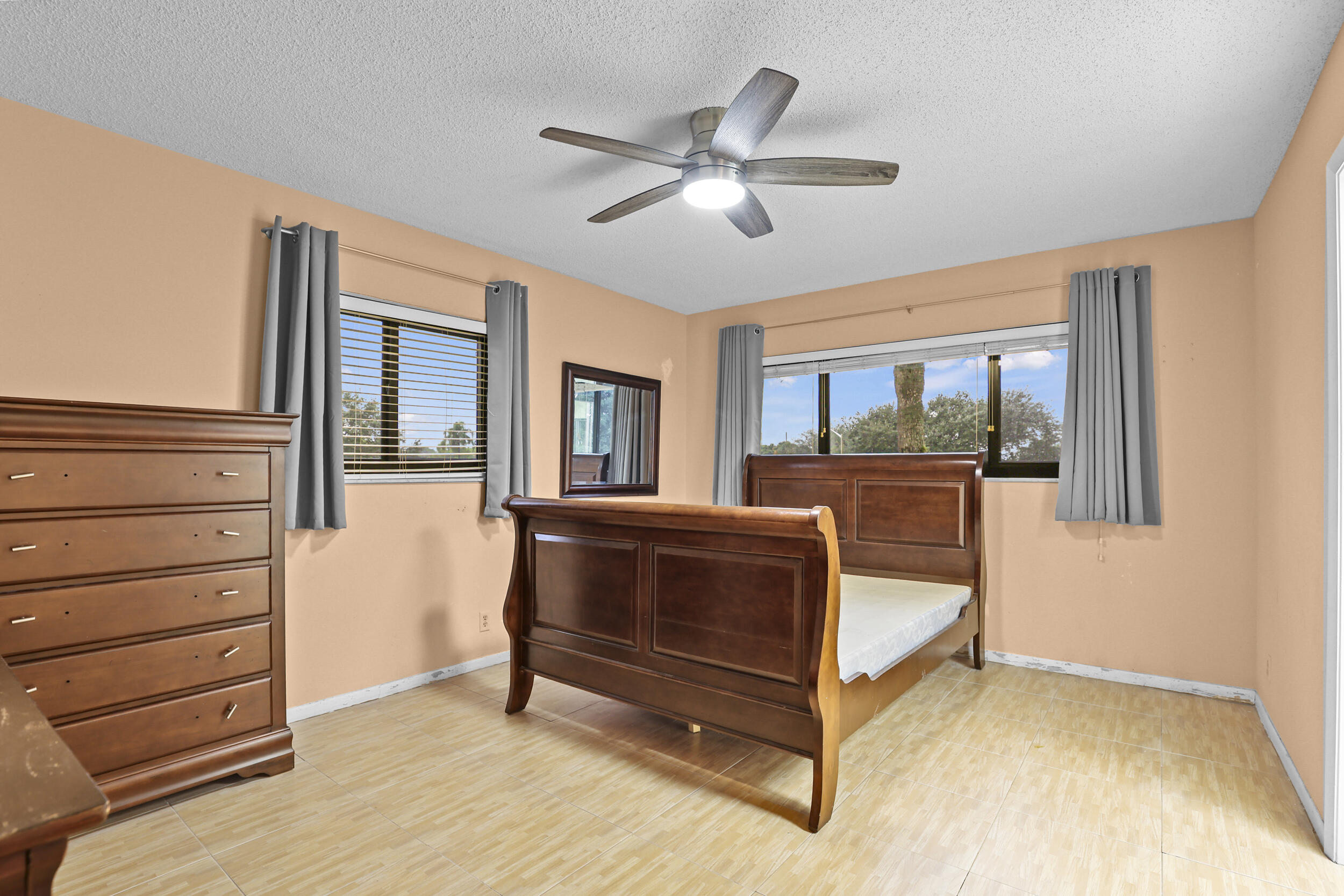 5280 Las Verdes Circle 219