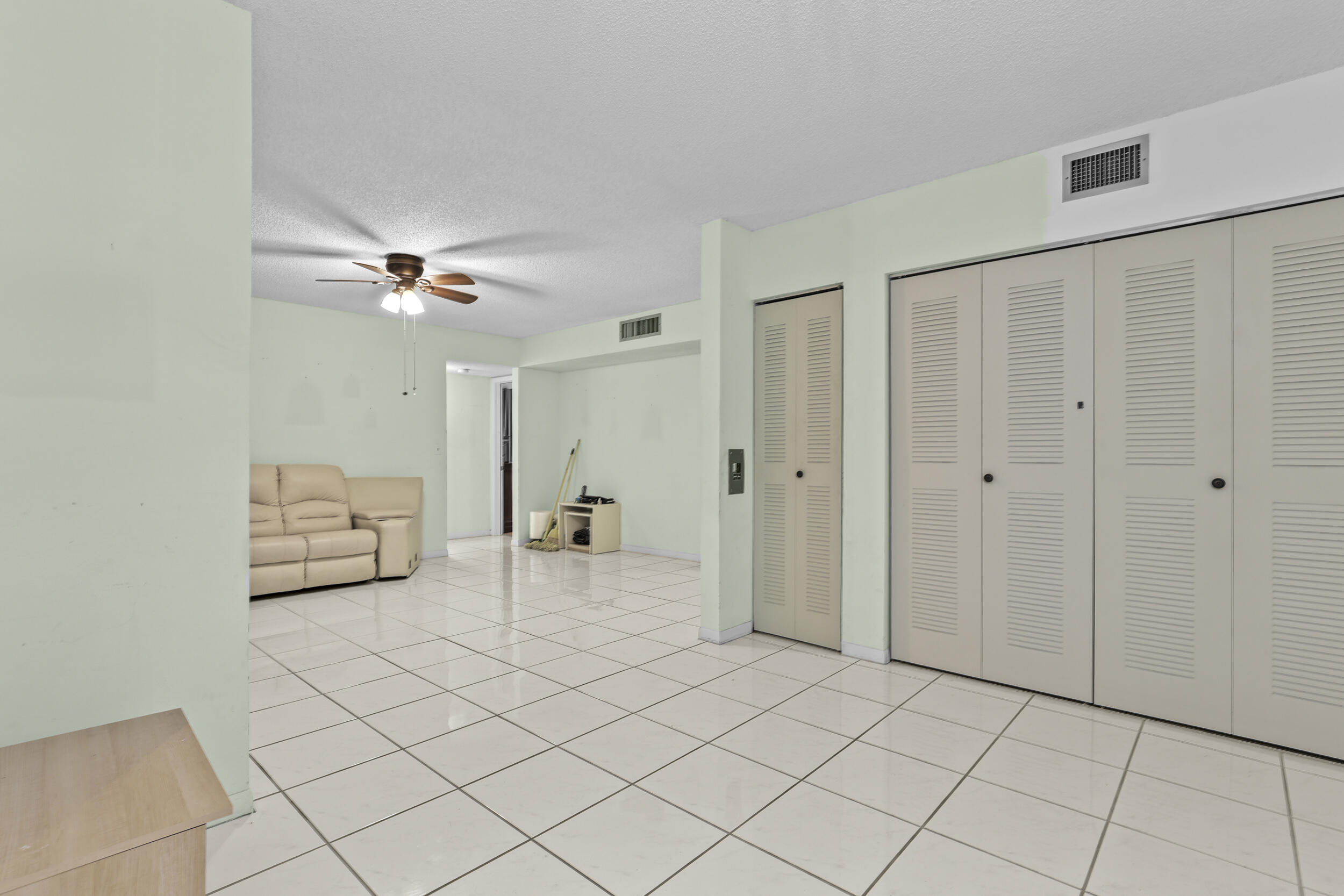 5280 Las Verdes Circle 219