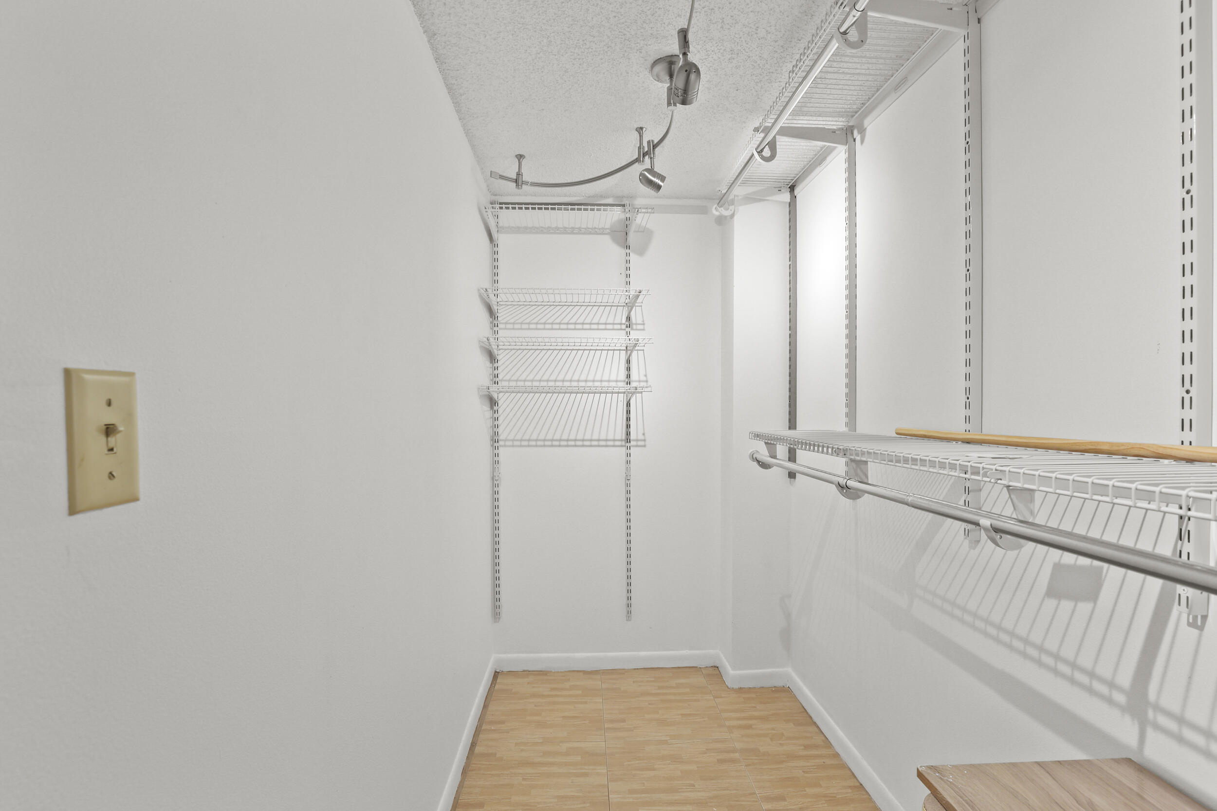 5280 Las Verdes Circle 219