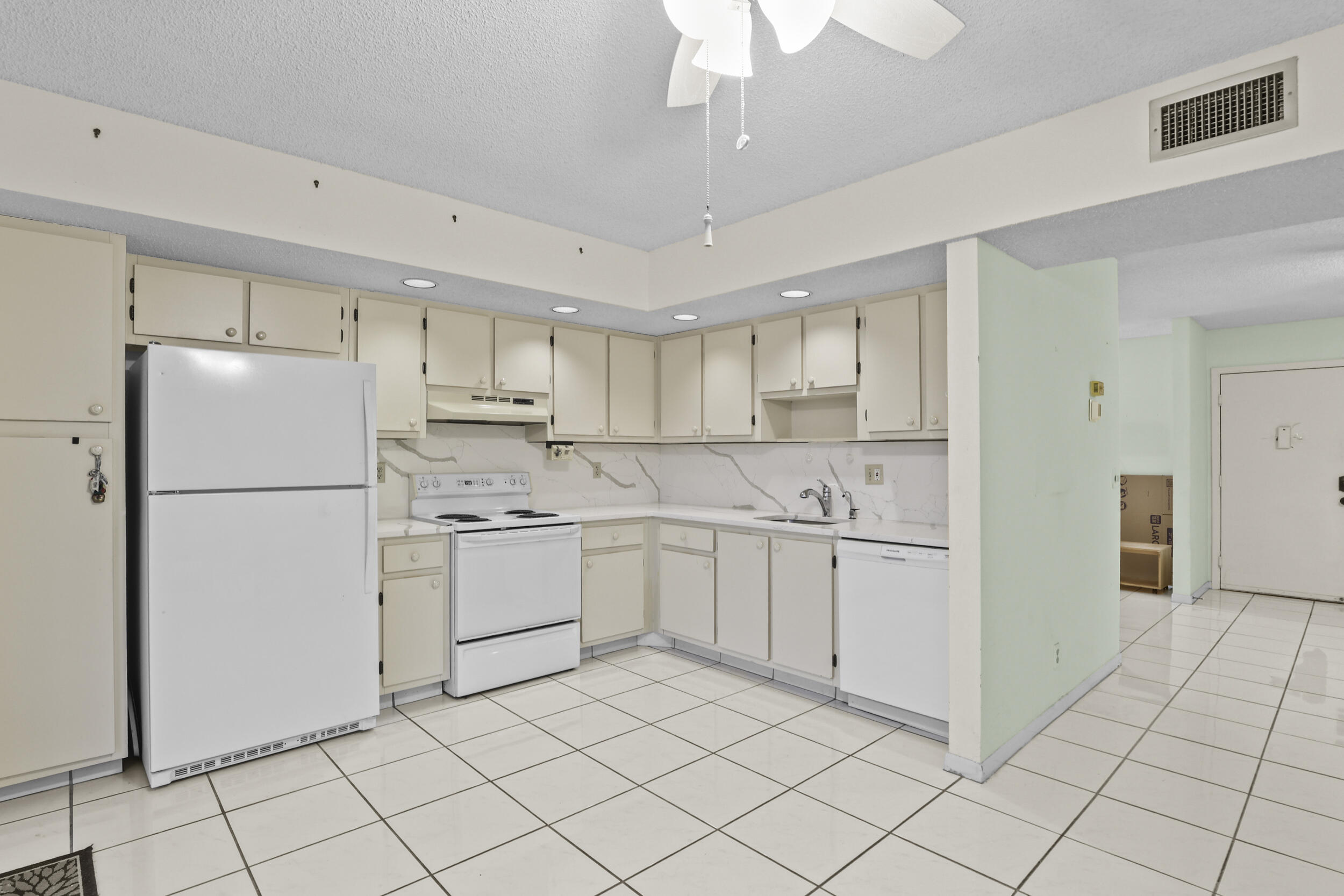 5280 Las Verdes Circle 219