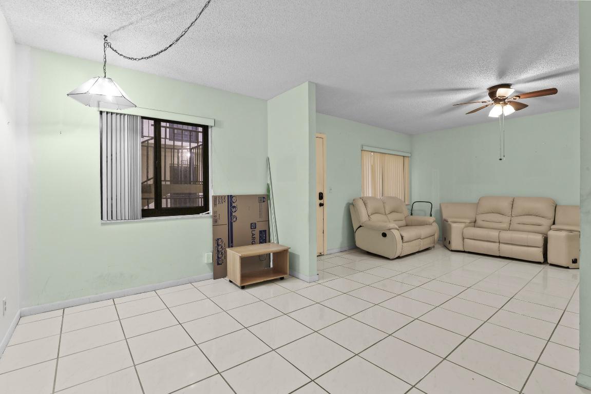 5280 Las Verdes Circle 219