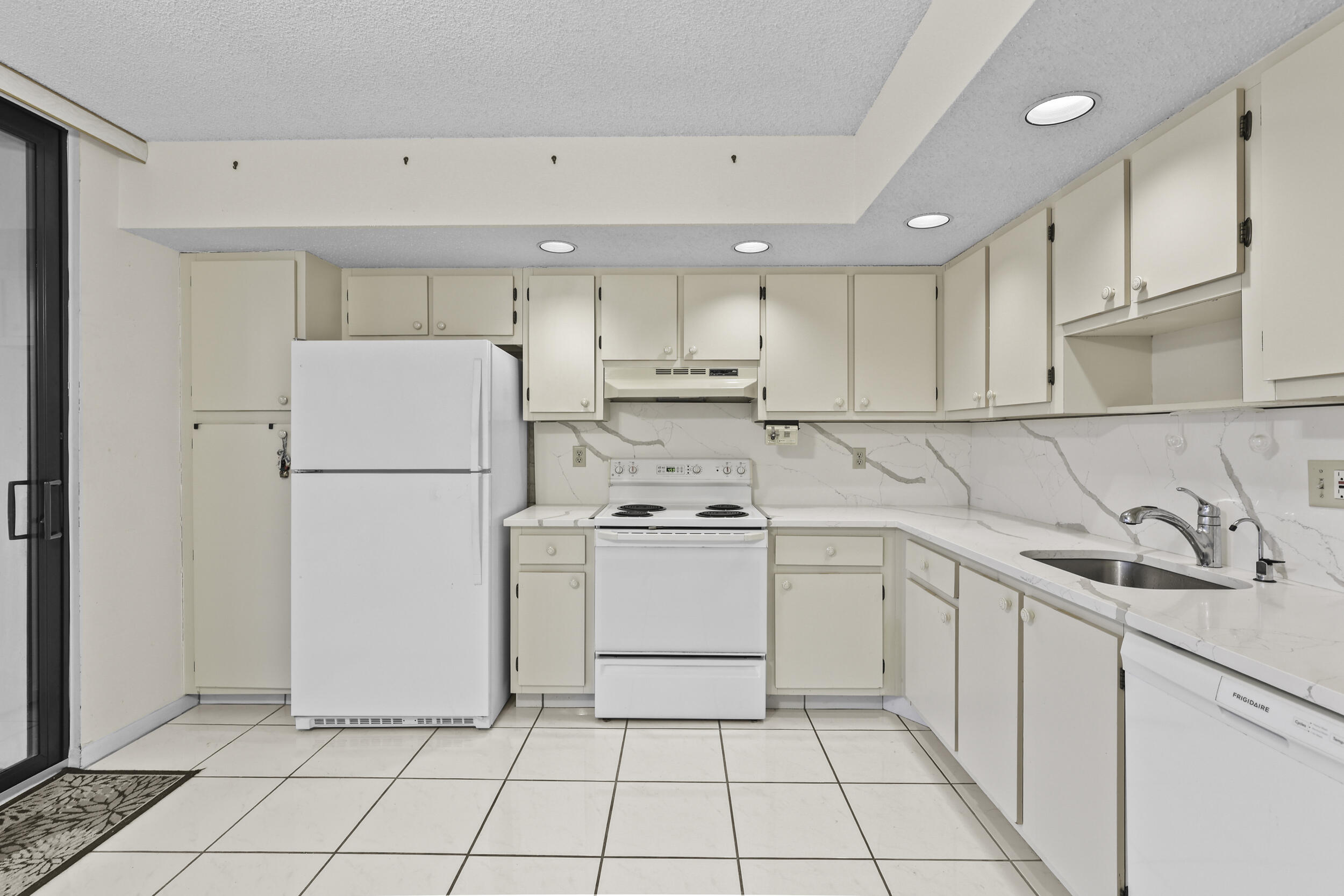 5280 Las Verdes Circle 219