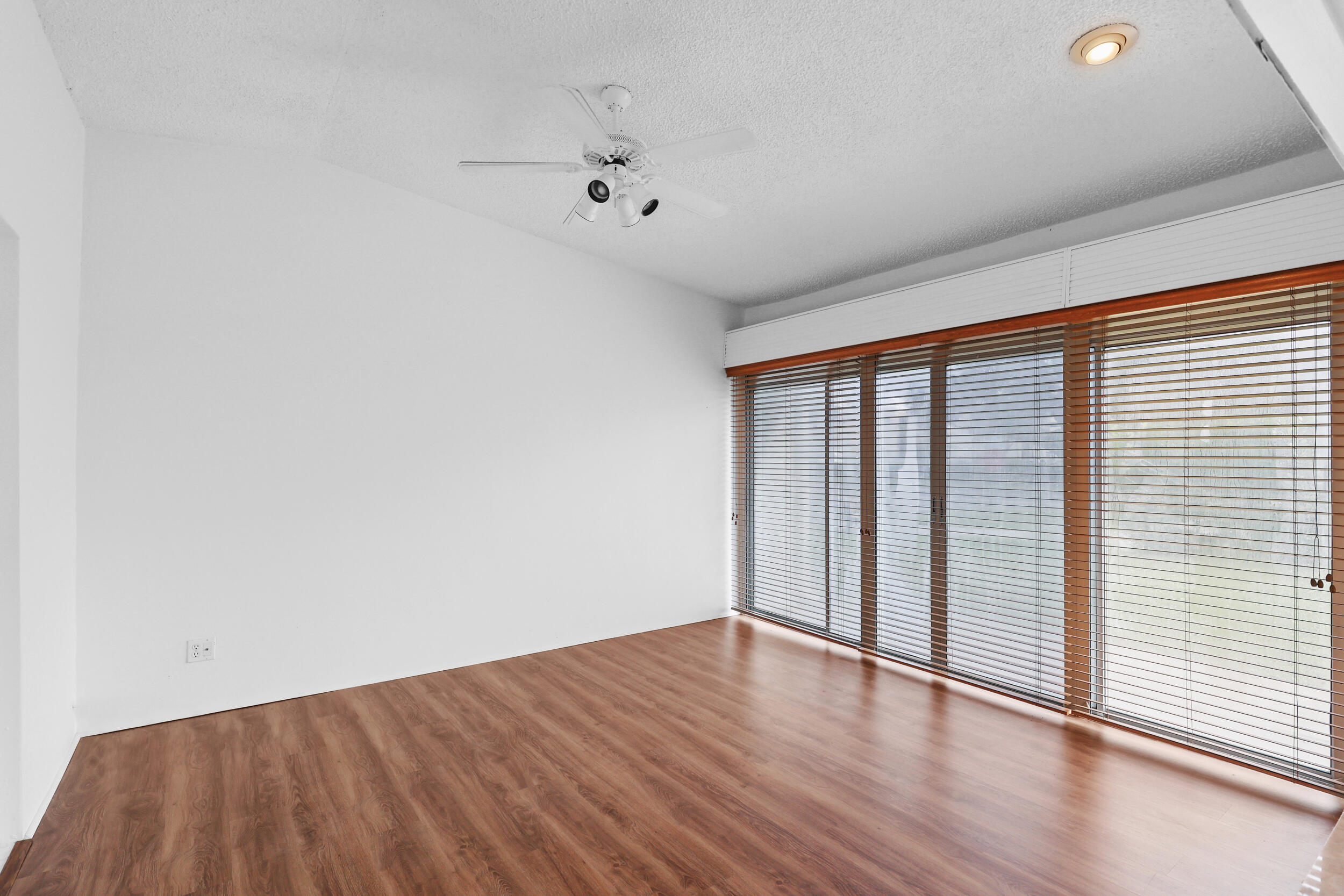 16004 Laurel Oak Circle