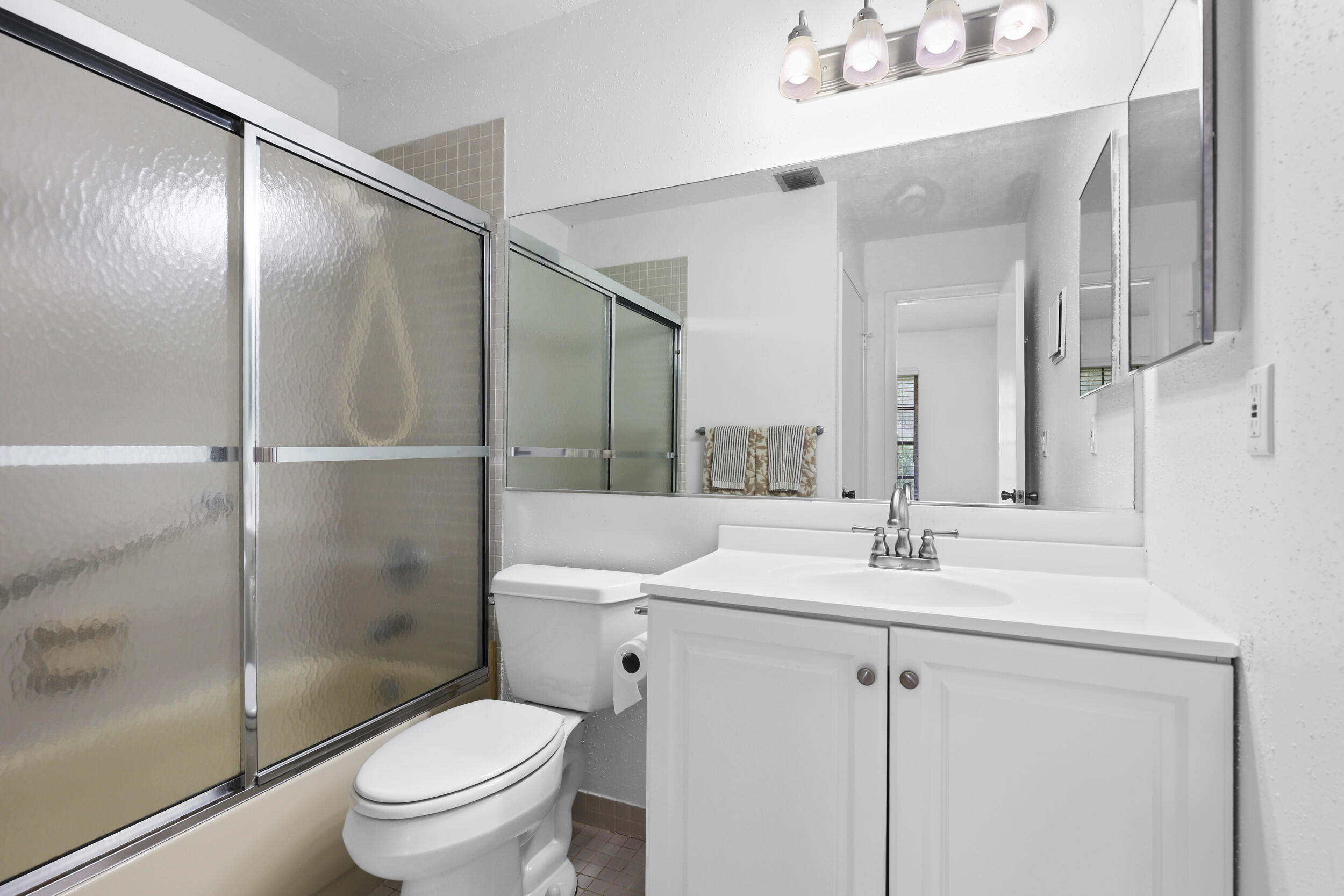 16004 Laurel Oak Circle