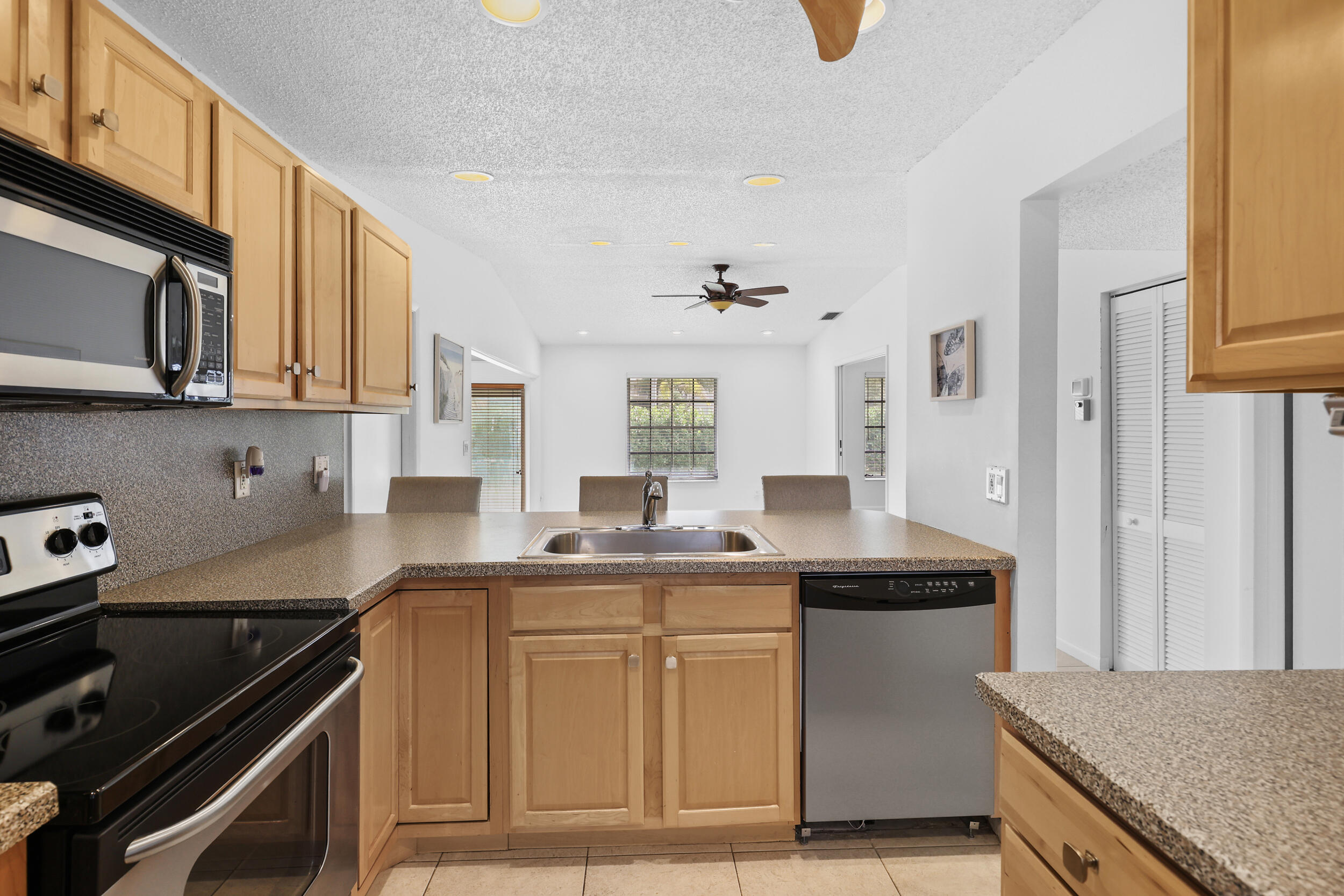 16004 Laurel Oak Circle