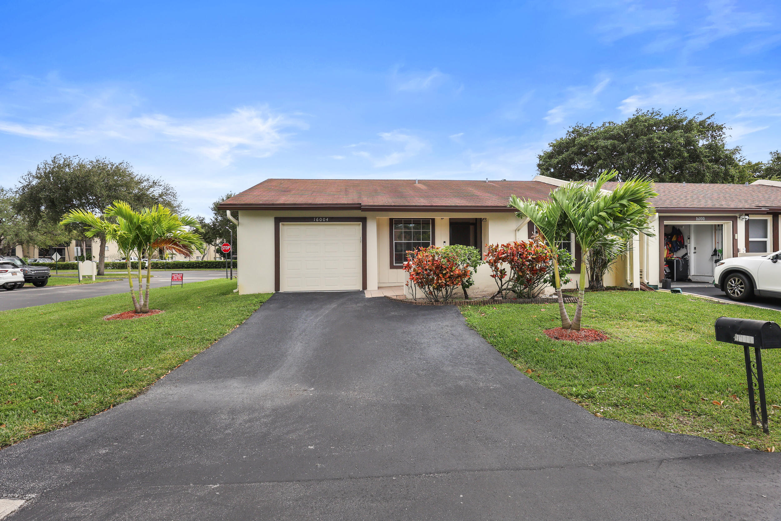 16004 Laurel Oak Circle