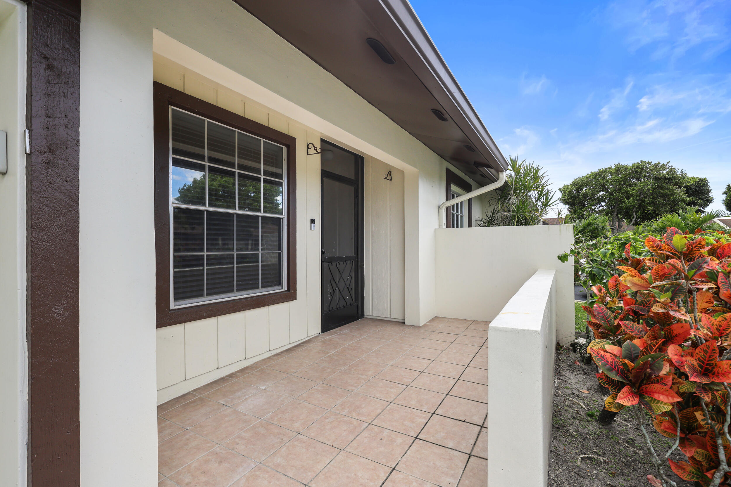 16004 Laurel Oak Circle