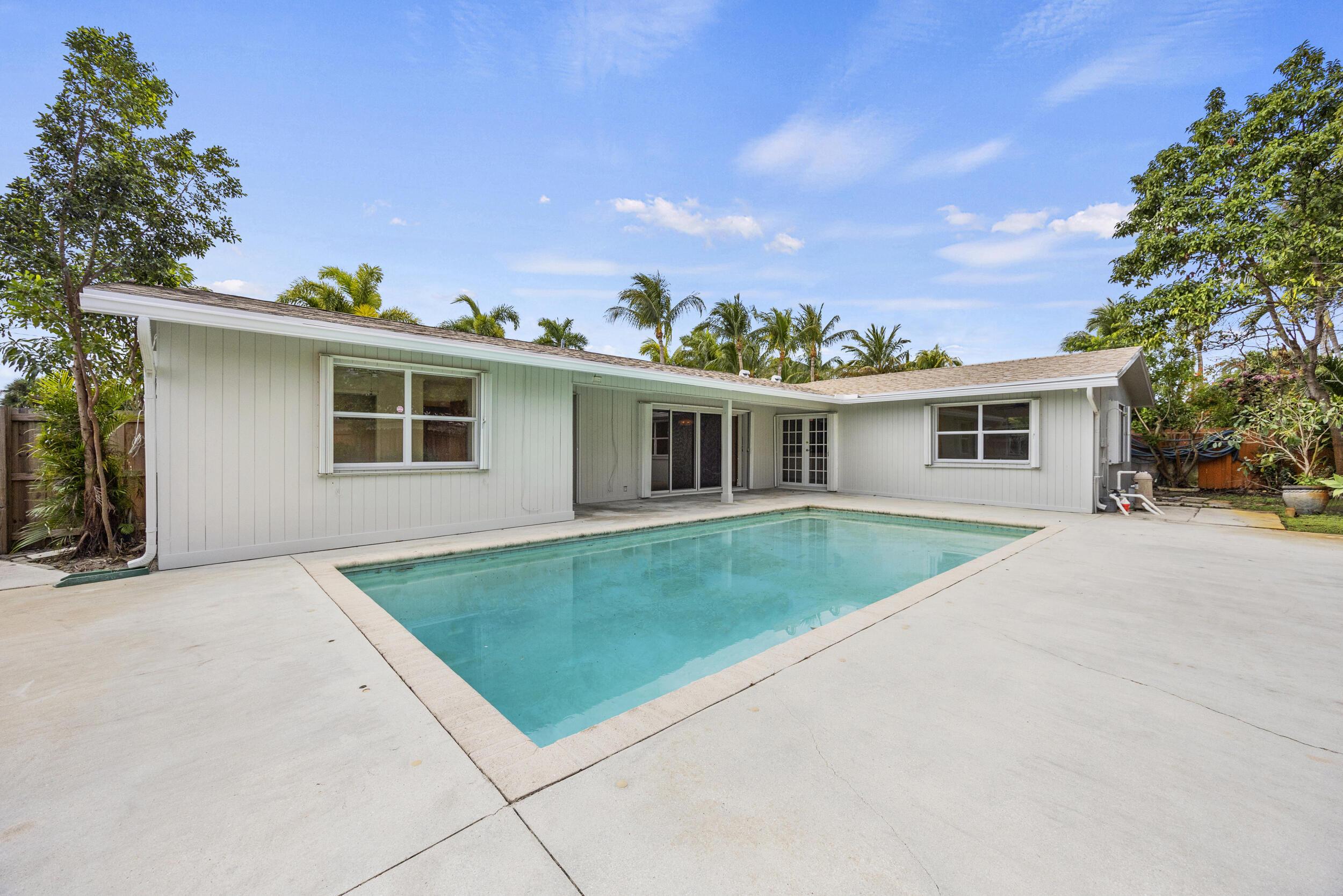 723 SW 27th Terrace