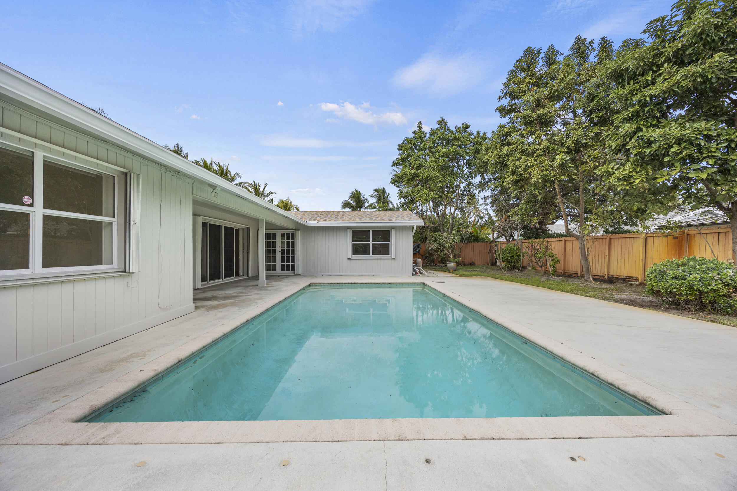 723 SW 27th Terrace