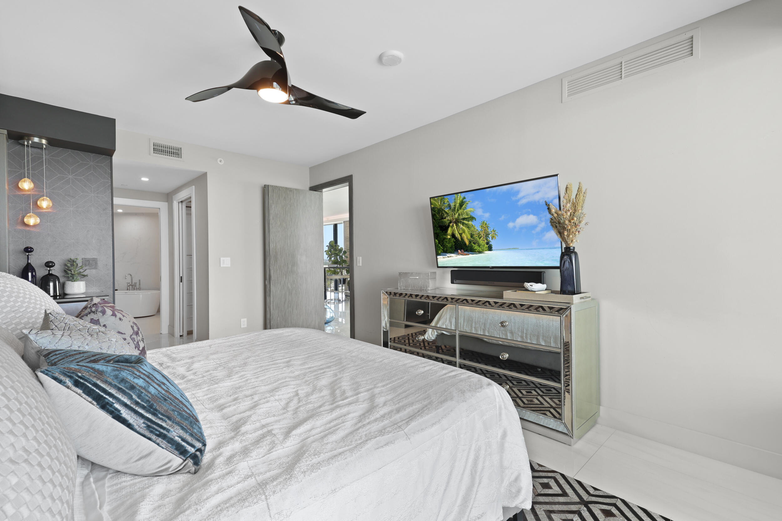 730 N Ocean Boulevard 1402