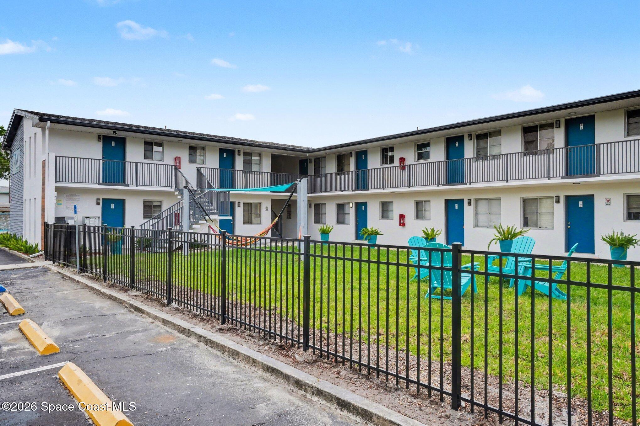 115 W Seminole Avenue 212