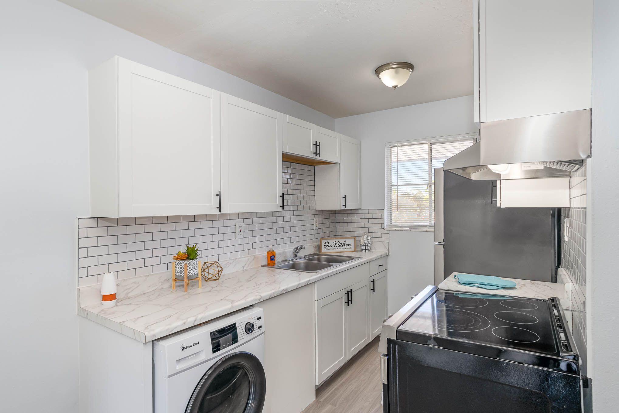 115 W Seminole Avenue 212