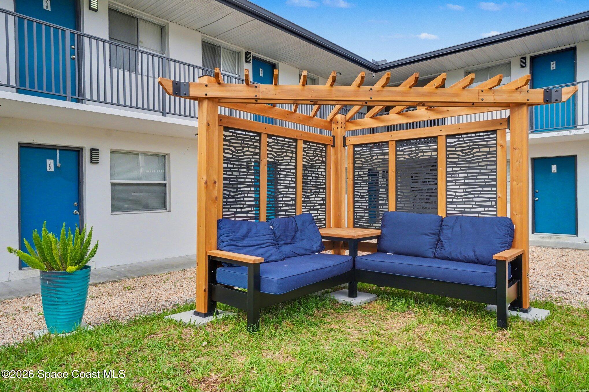 115 W Seminole Avenue 212