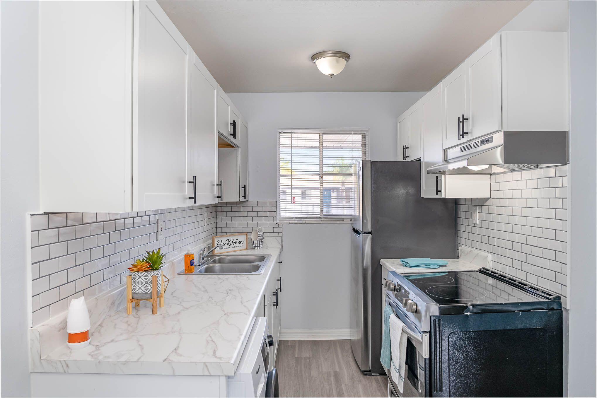 115 W Seminole Avenue 212