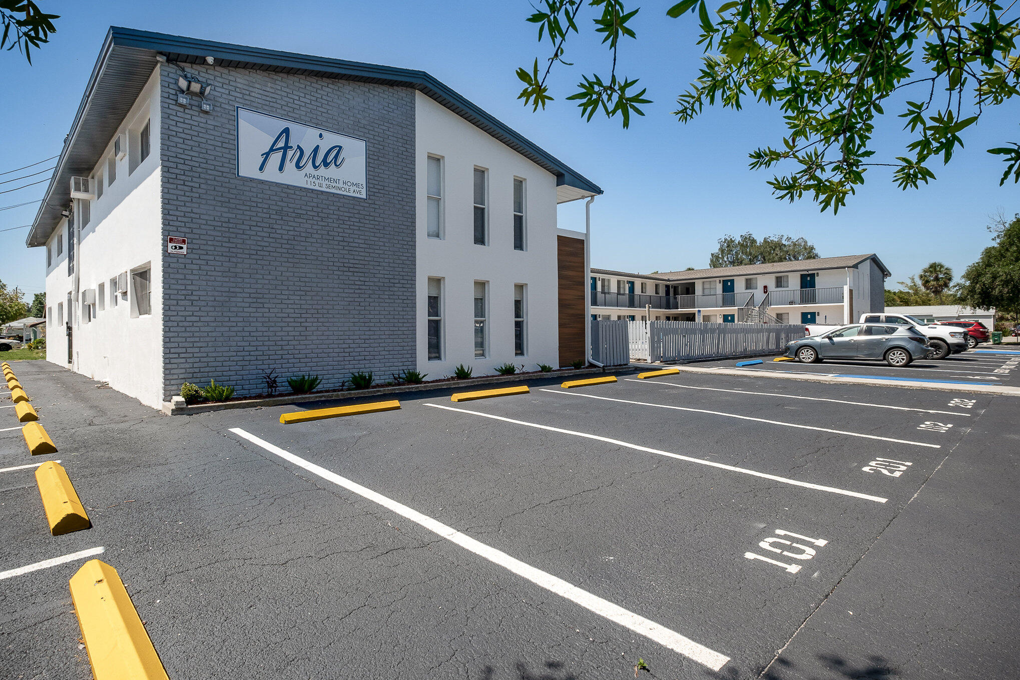 115 W Seminole Avenue 212