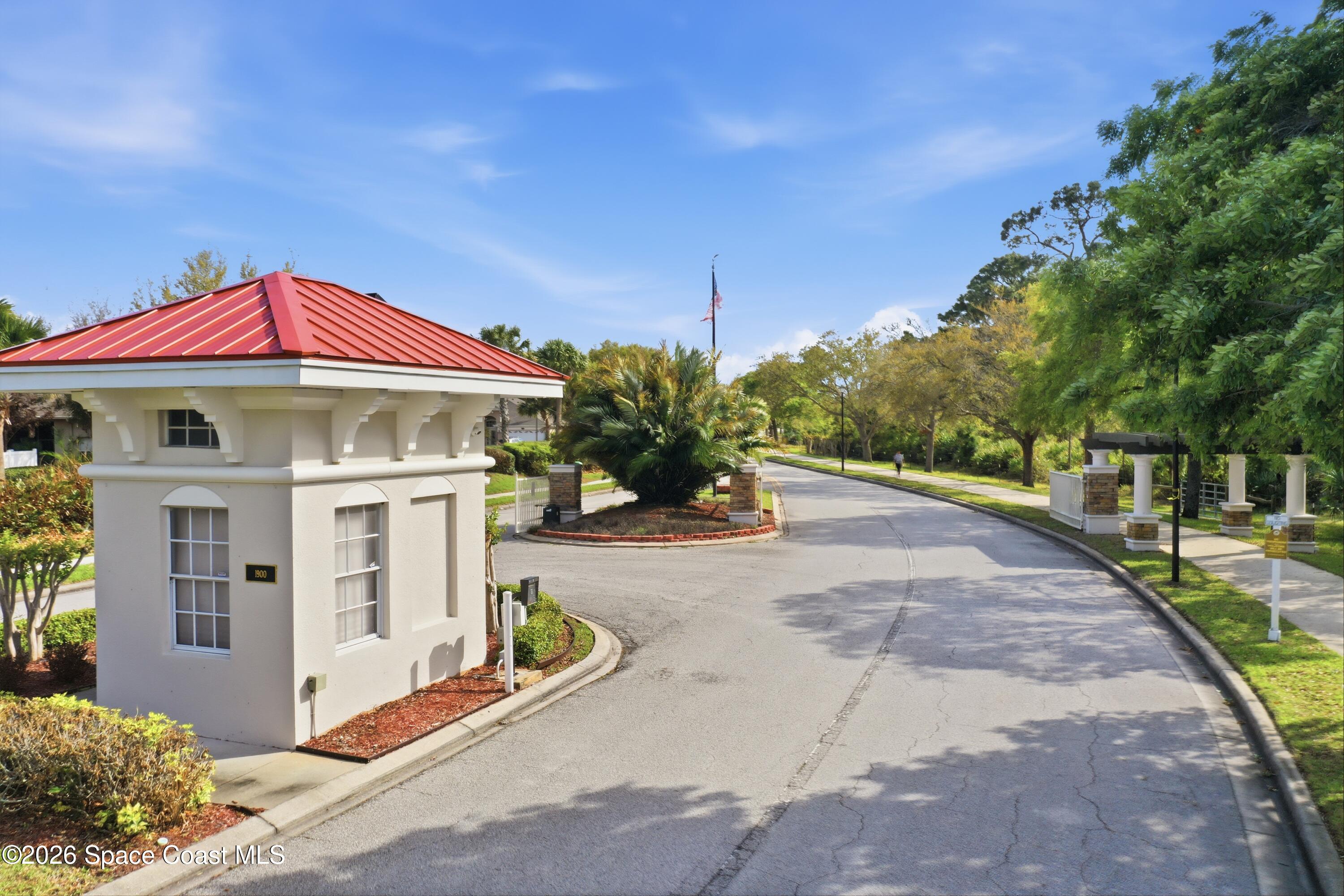 2049 Tullagee Avenue