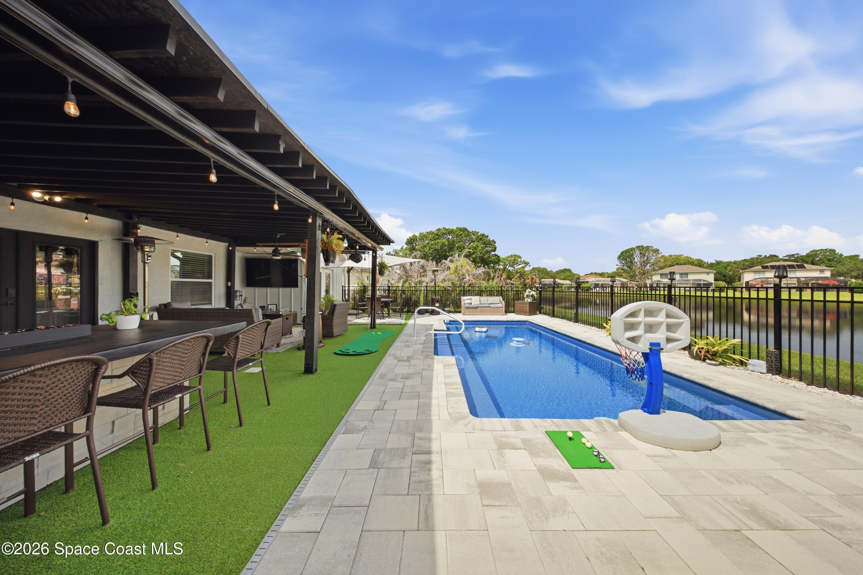 6976 Hammock Lakes Drive